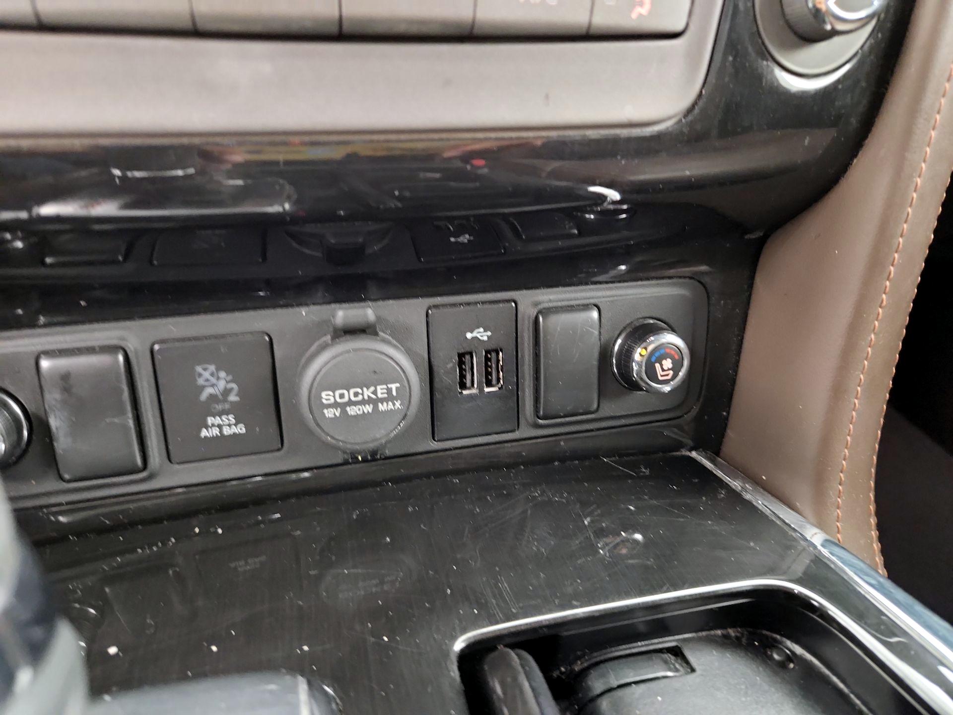 Thumbnail: 2019 Nissan Armada - 19