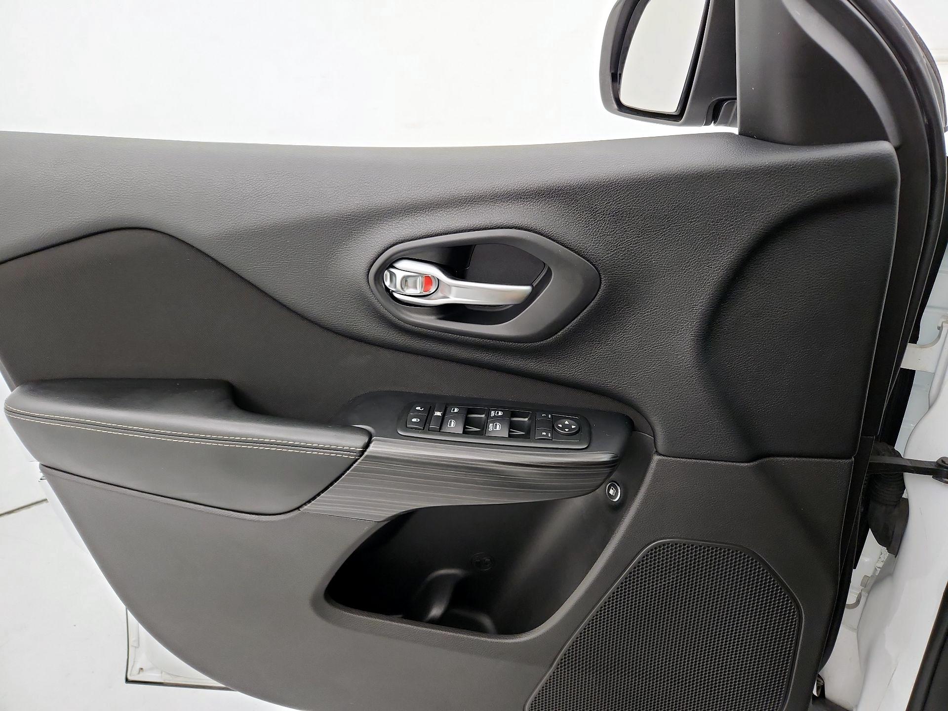 Thumbnail: 2014 Jeep Cherokee - 12
