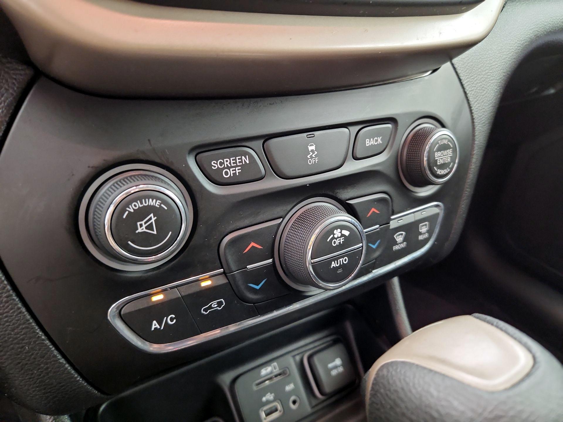 Thumbnail: 2014 Jeep Cherokee - 17