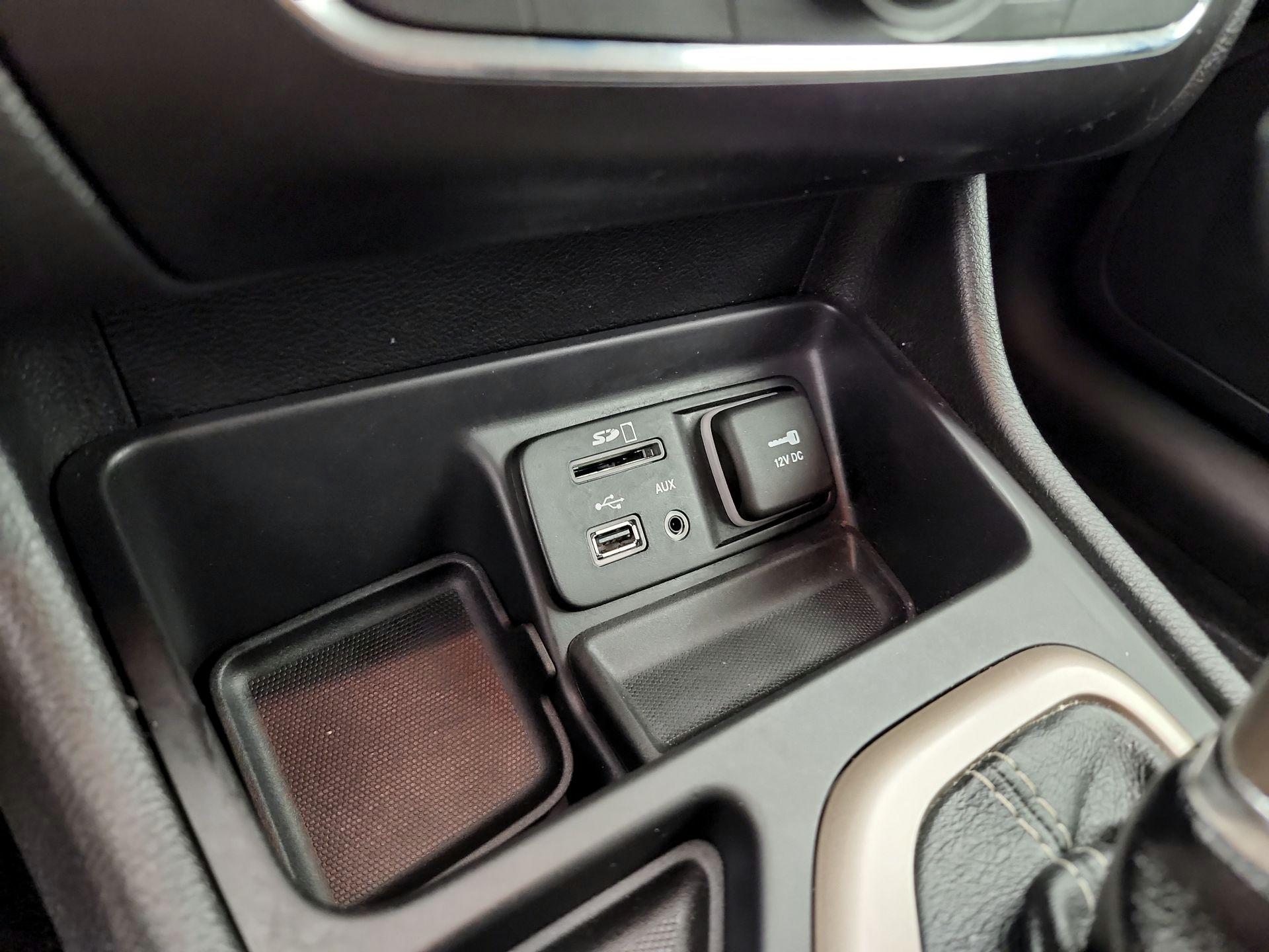 Thumbnail: 2014 Jeep Cherokee - 19