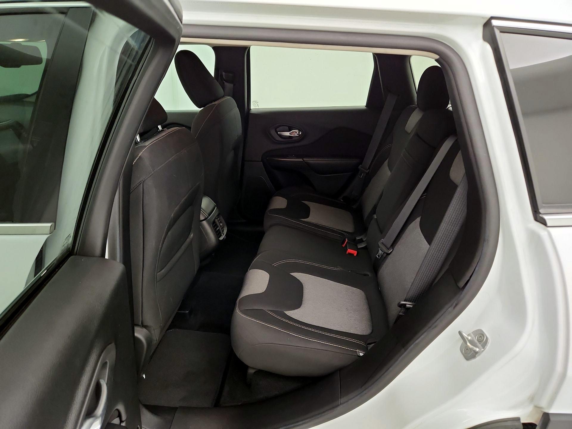 Thumbnail: 2014 Jeep Cherokee - 20