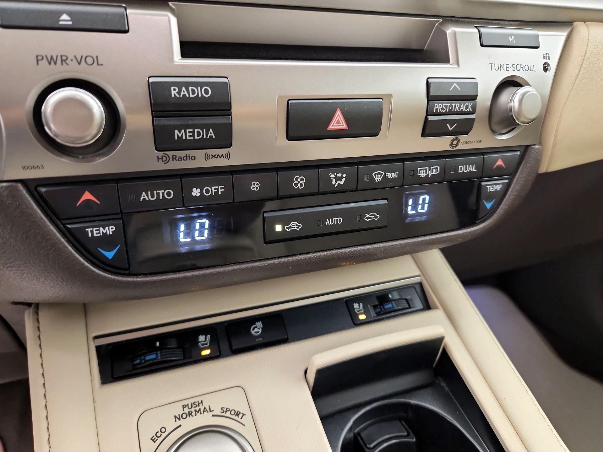 Thumbnail: 2017 Lexus ES - 16