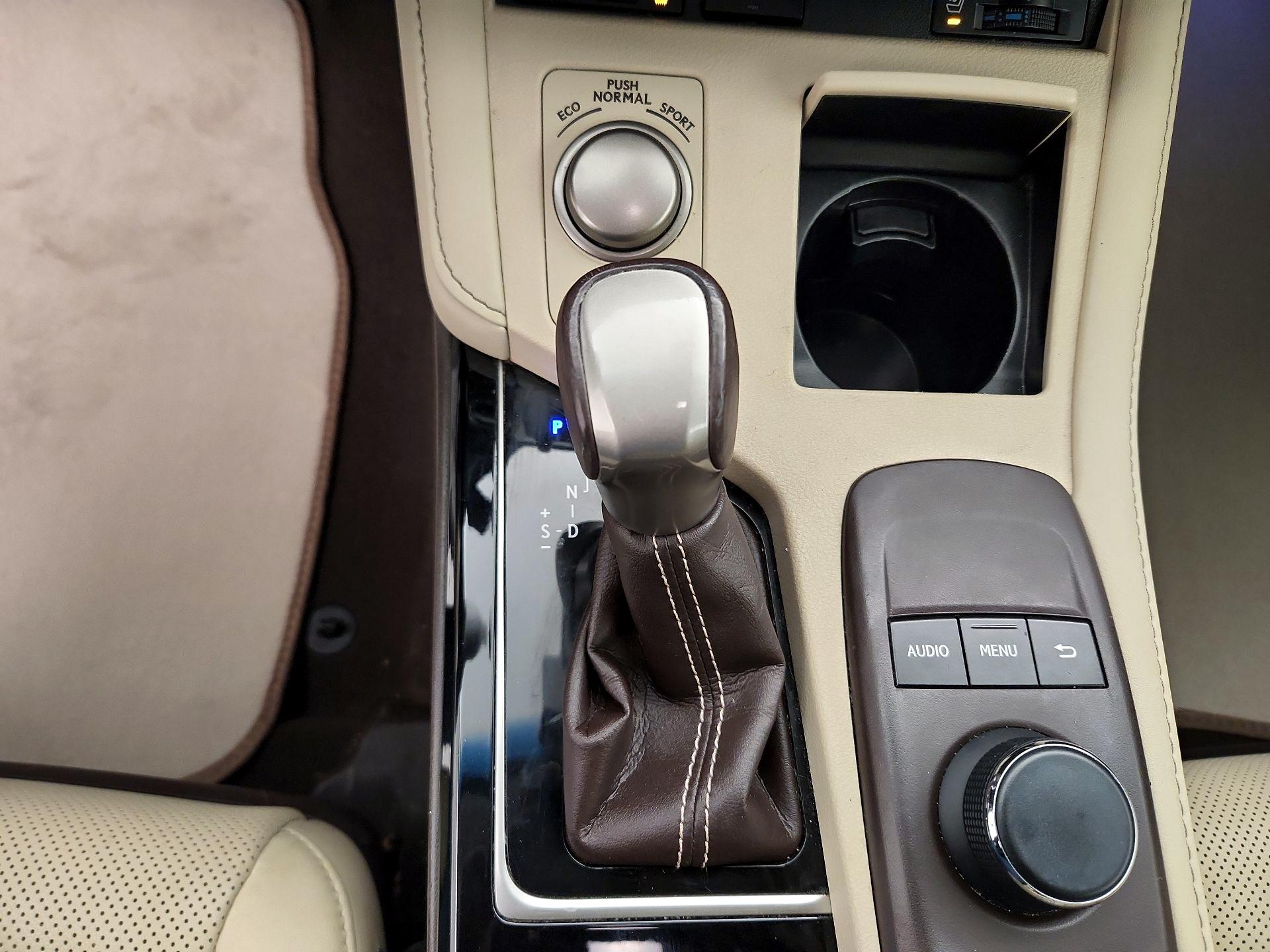 Thumbnail: 2017 Lexus ES - 17