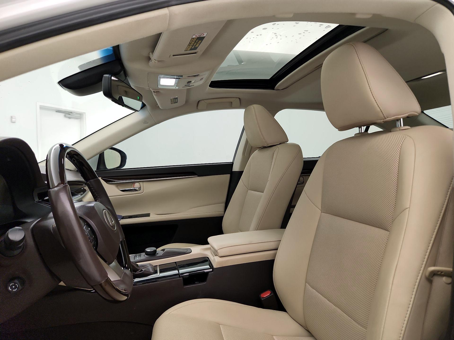 Thumbnail: 2017 Lexus ES - 19
