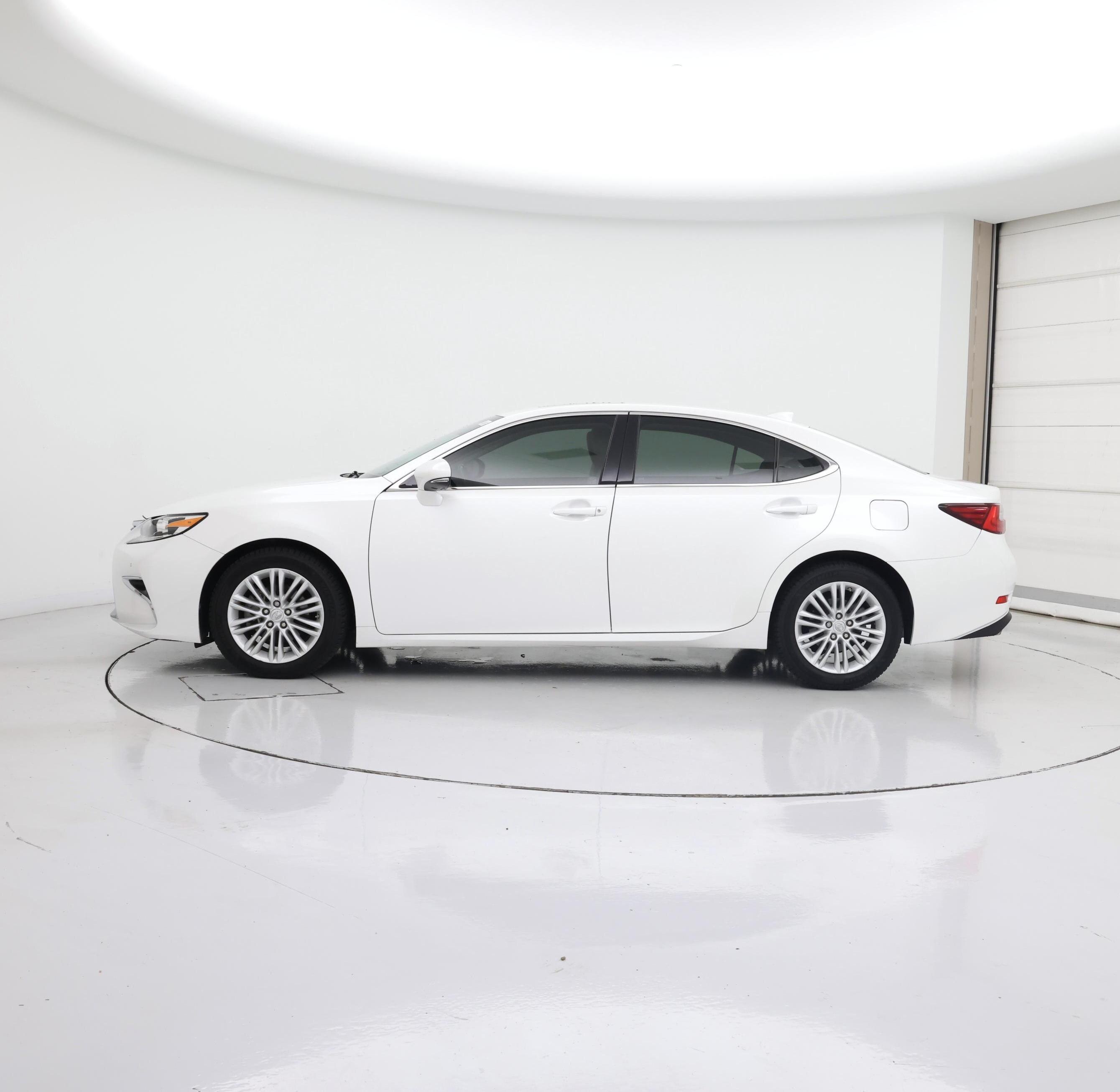 Thumbnail: 2017 Lexus ES - 3