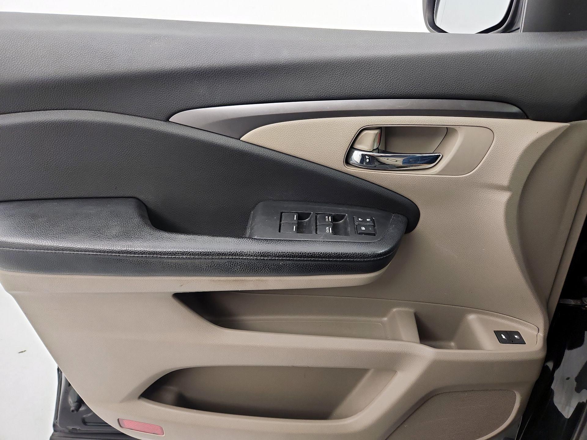 Thumbnail: 2016 Honda Pilot - 12