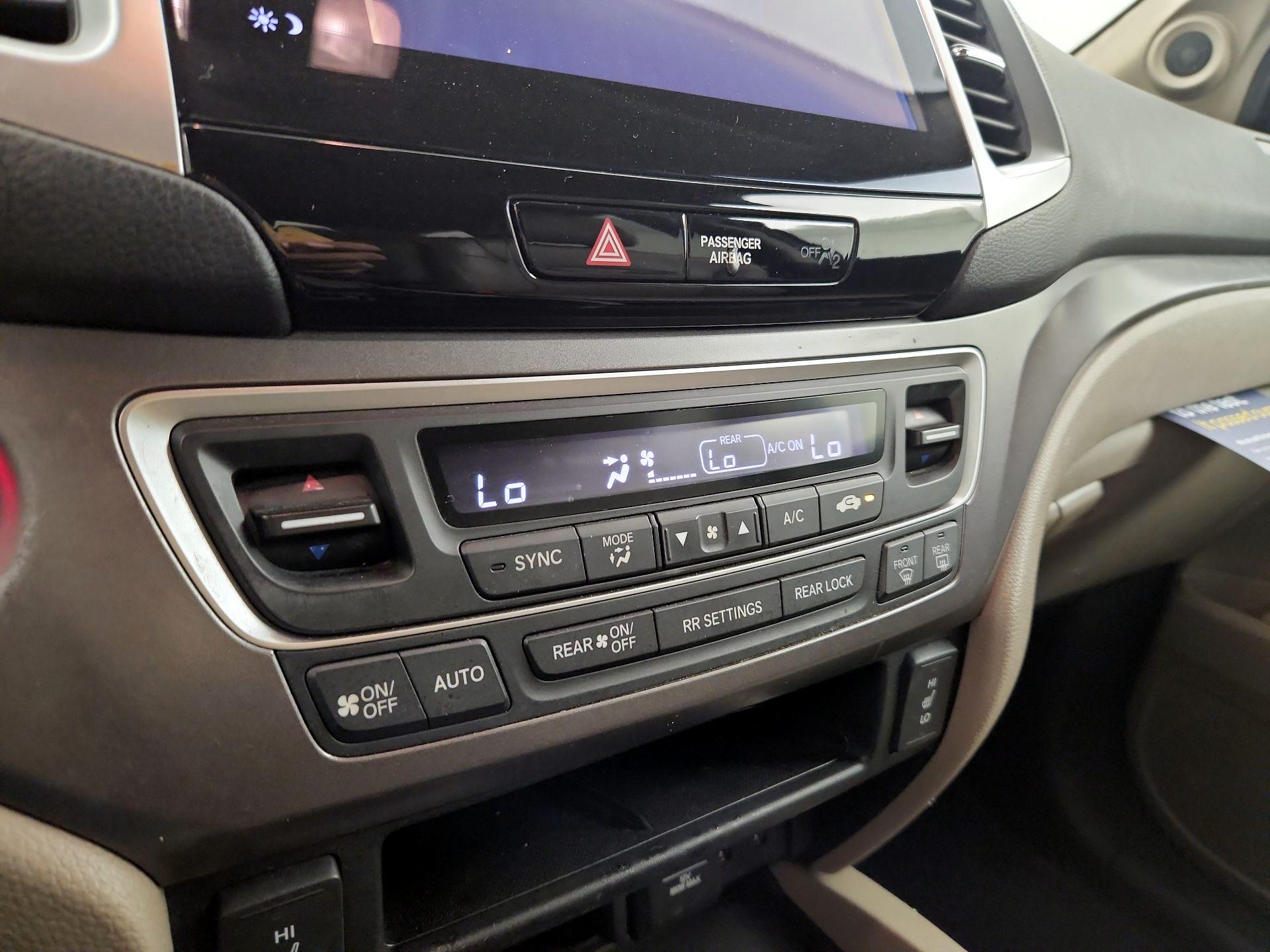 Thumbnail: 2016 Honda Pilot - 16