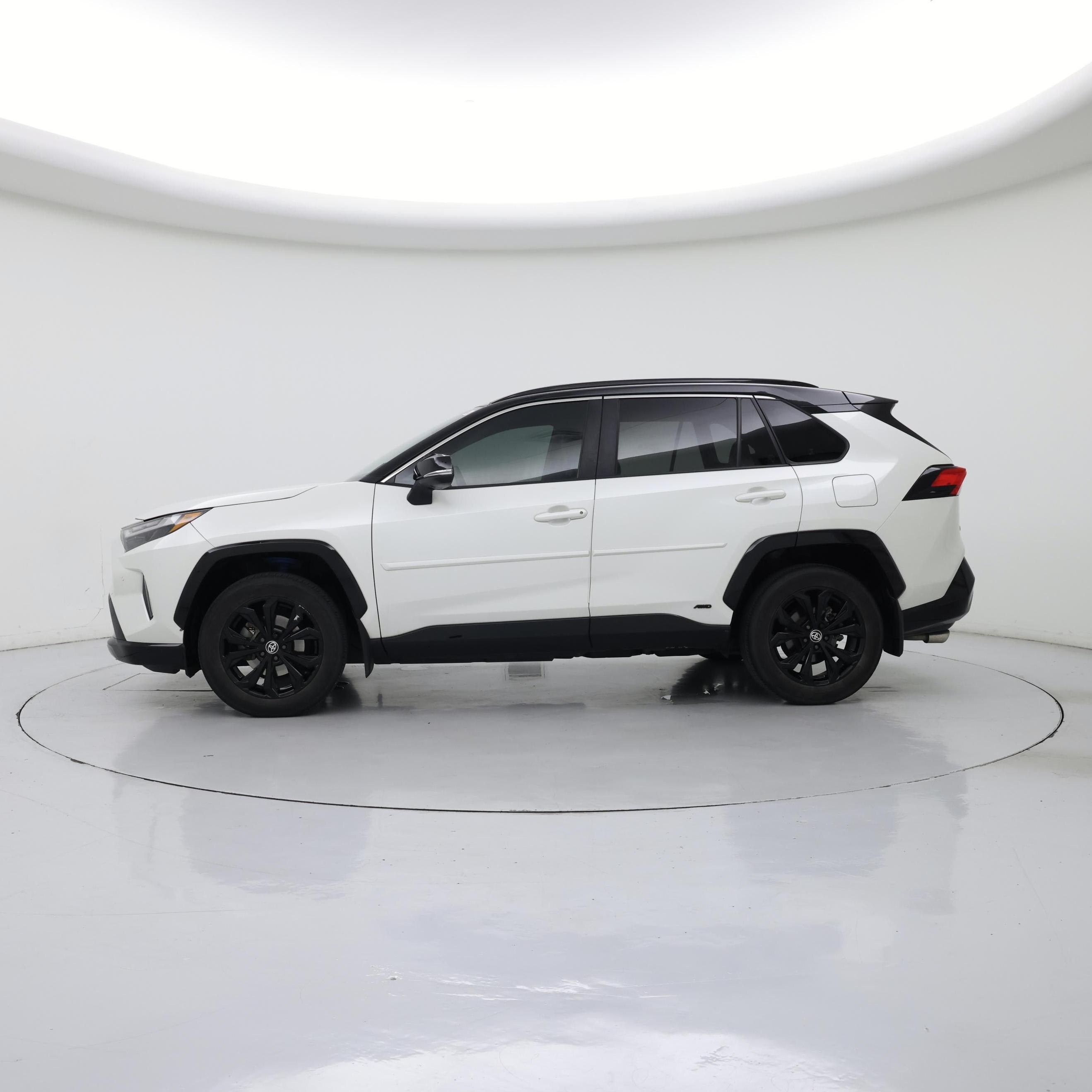 Thumbnail: 2022 Toyota RAV4 - 3