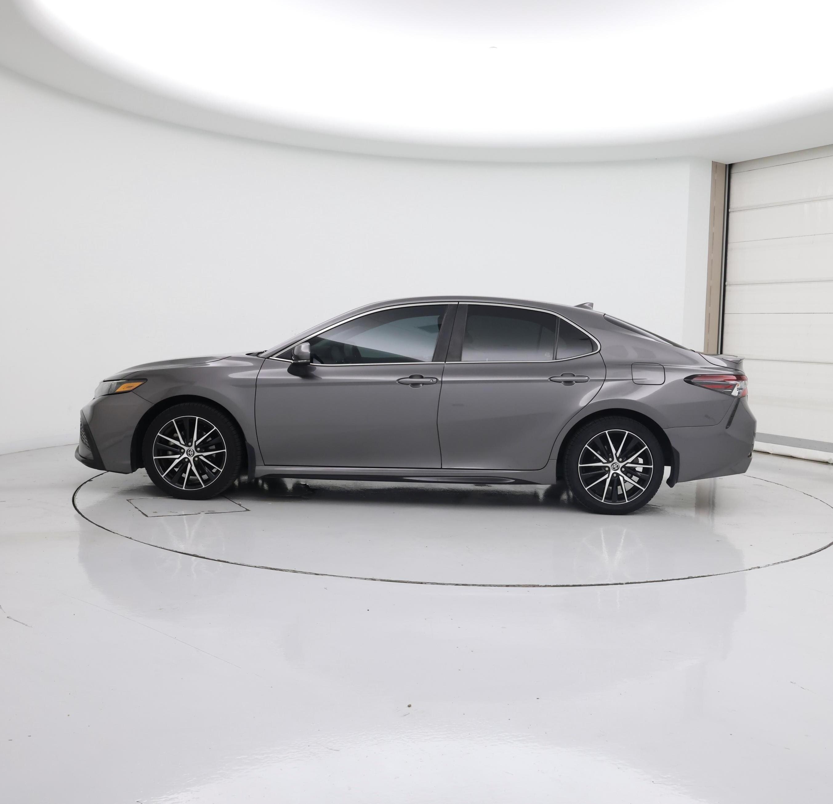 Thumbnail: 2021 Toyota Camry - 3