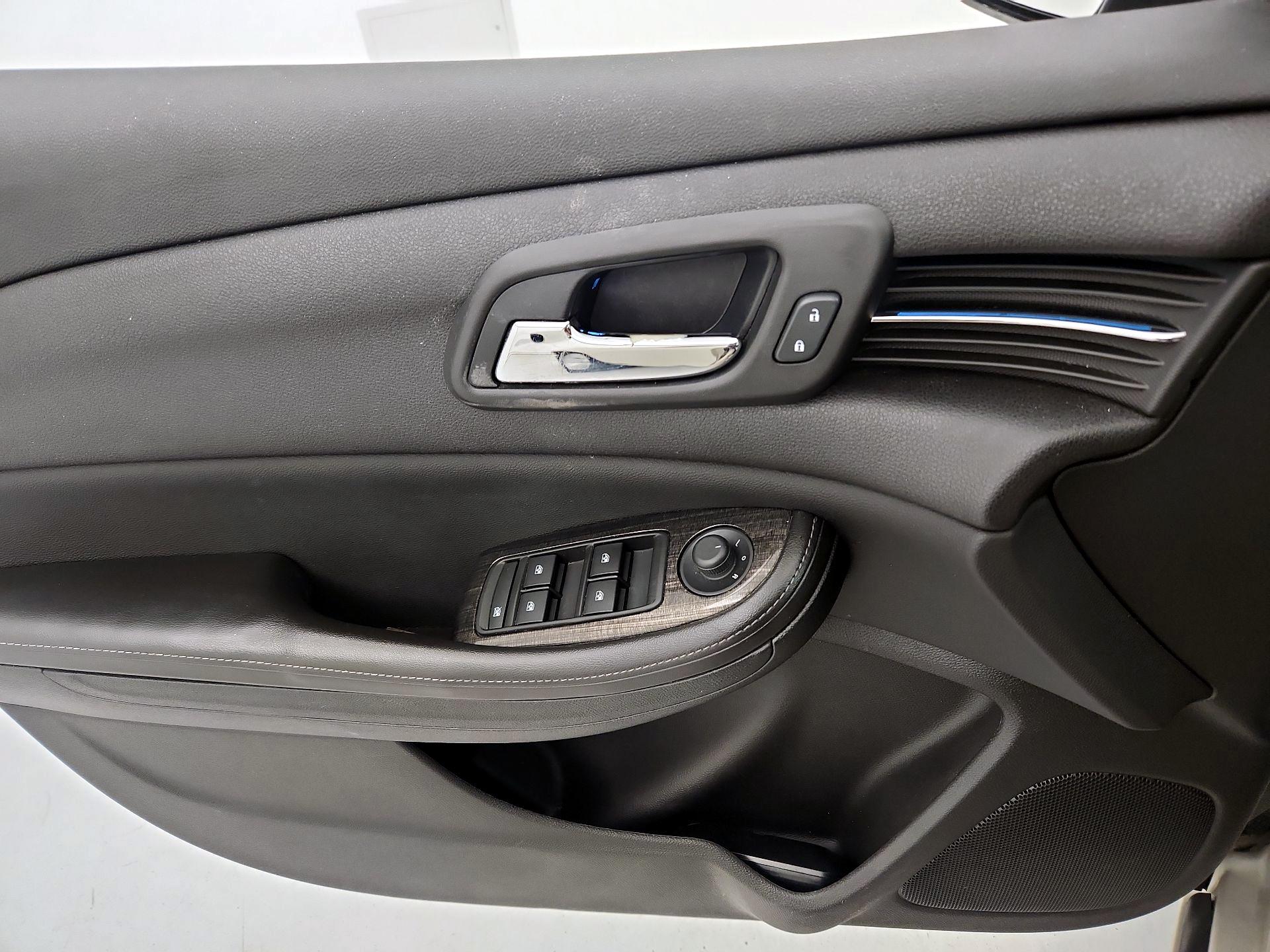 Thumbnail: 2016 Chevrolet Malibu - 12