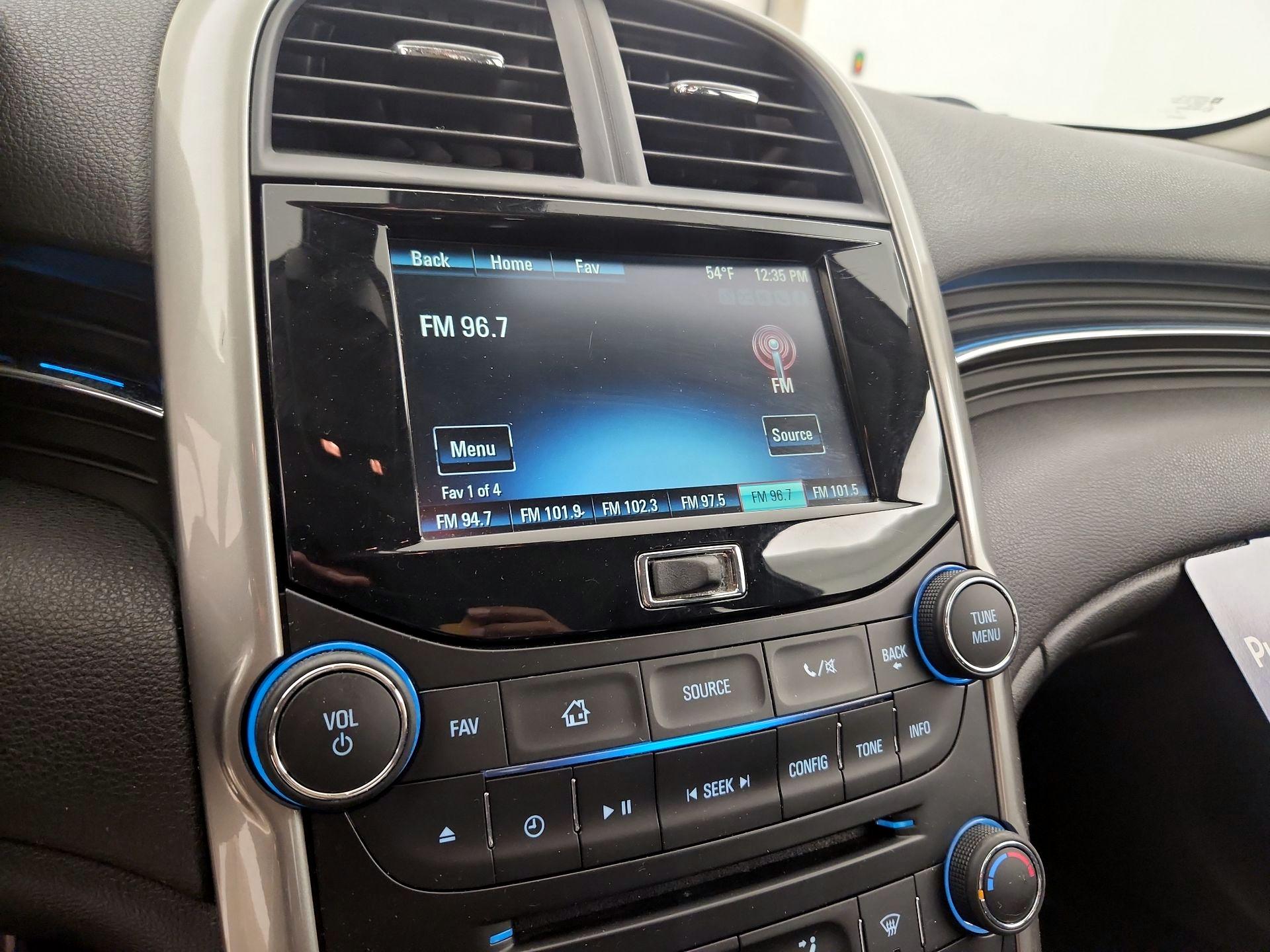 Thumbnail: 2016 Chevrolet Malibu - 14