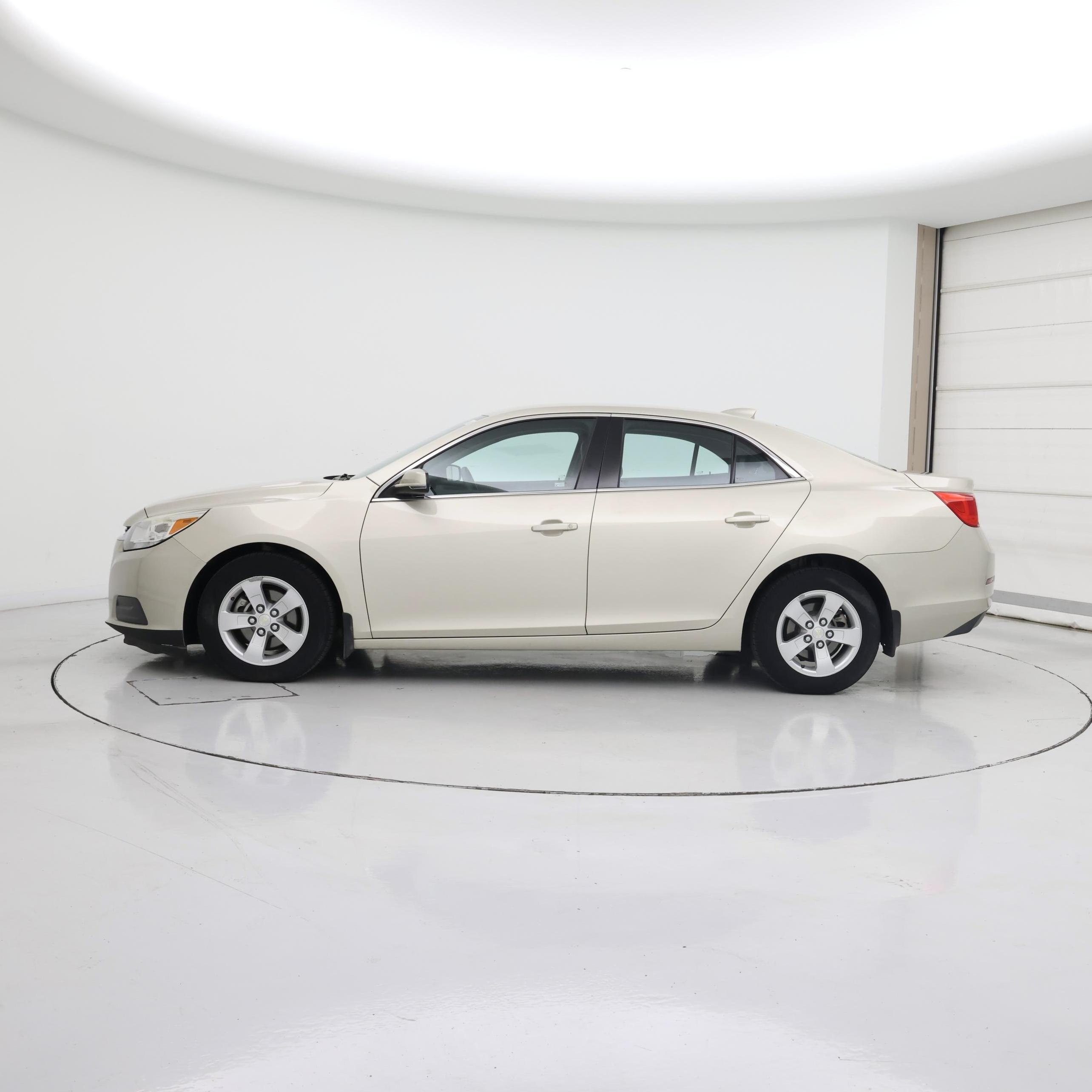 Thumbnail: 2016 Chevrolet Malibu - 3