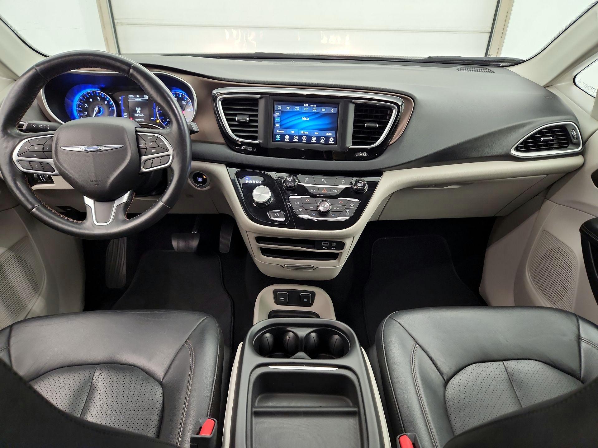 Thumbnail: 2019 Chrysler Pacifica - 9