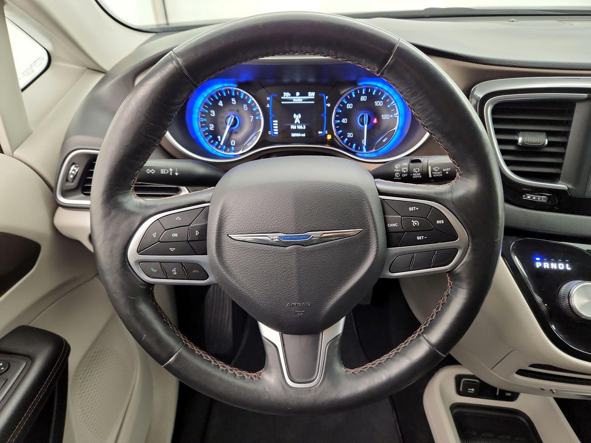 Thumbnail: 2019 Chrysler Pacifica - 10