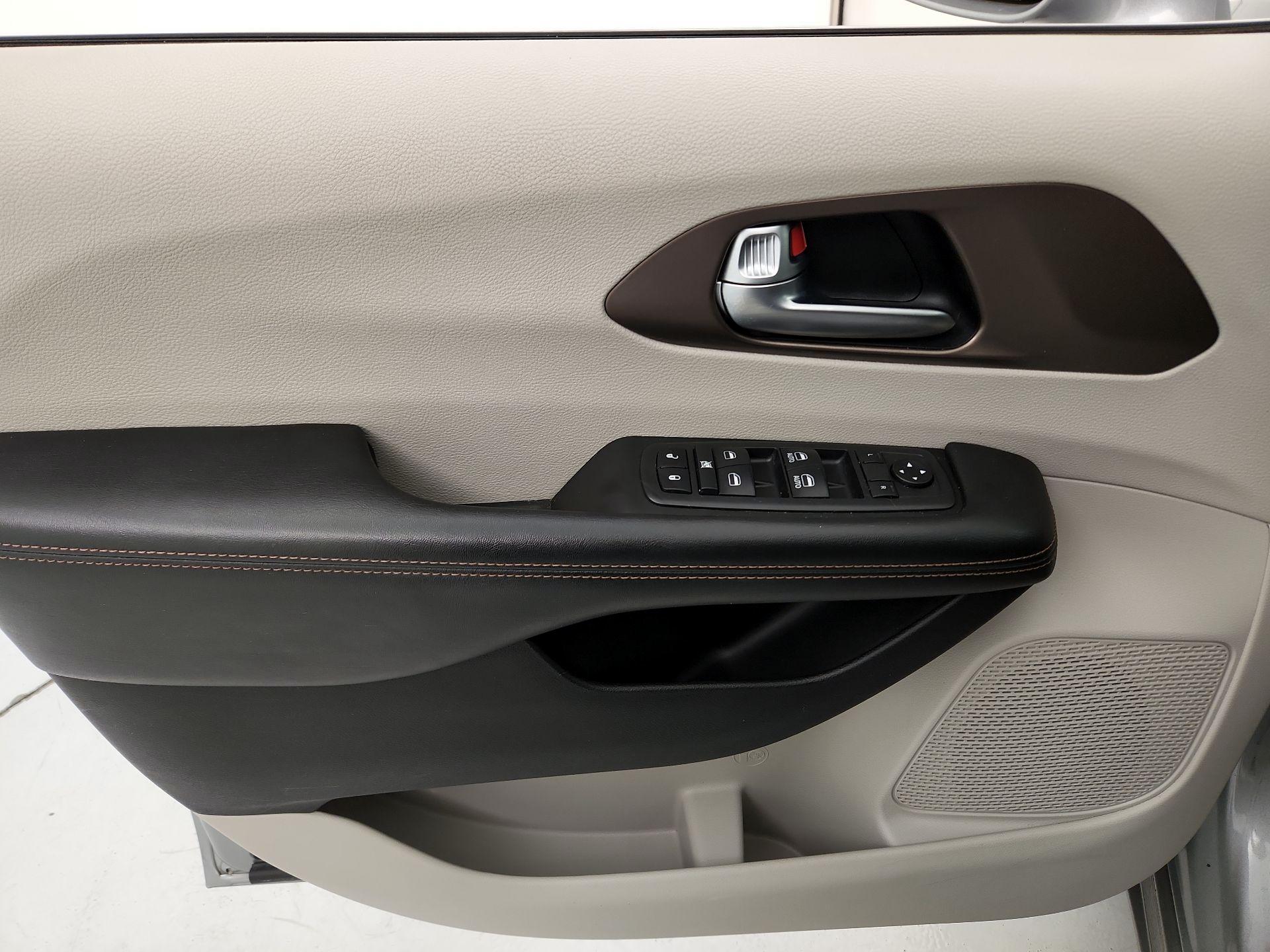 Thumbnail: 2019 Chrysler Pacifica - 12