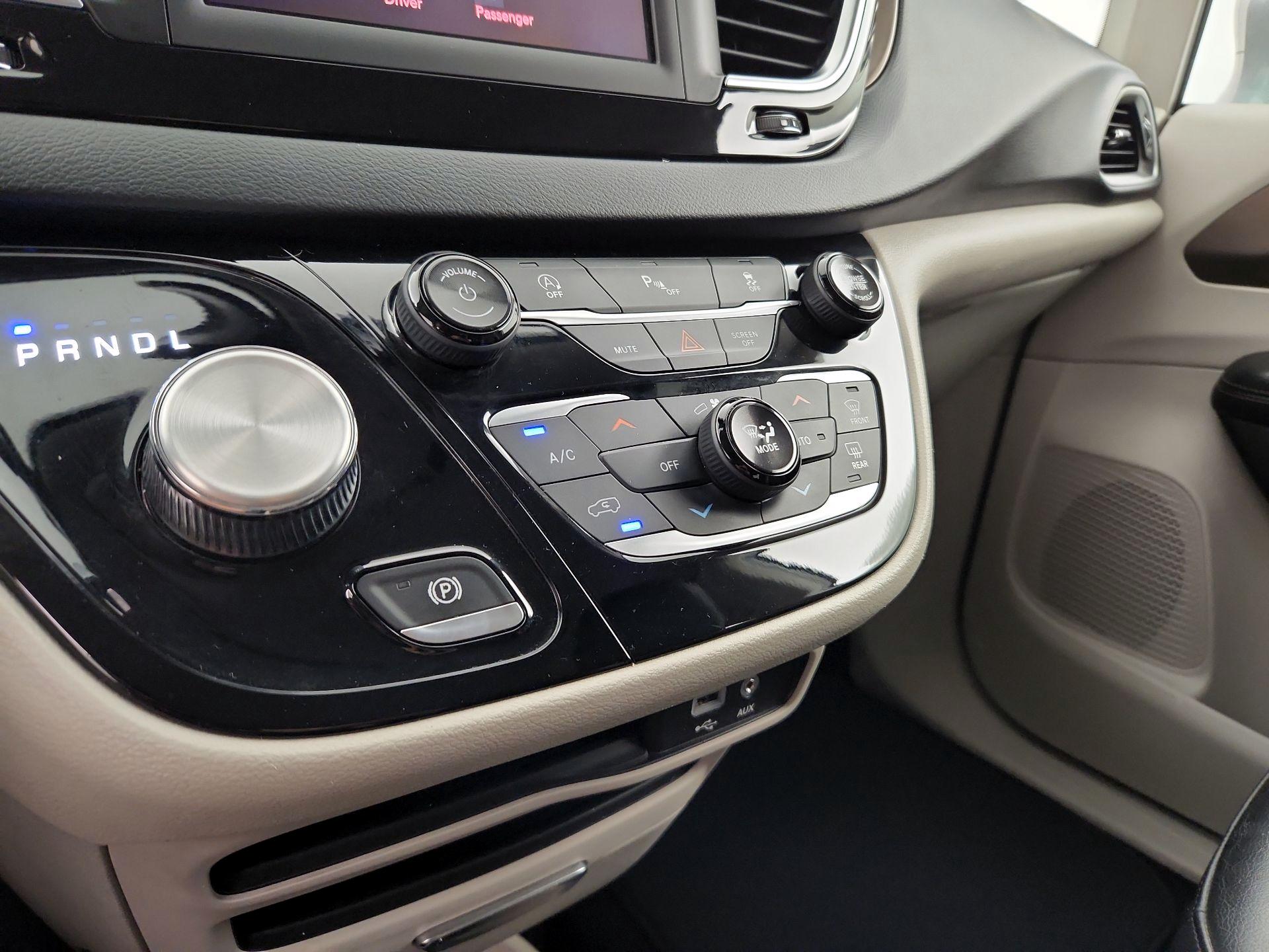 Thumbnail: 2019 Chrysler Pacifica - 16