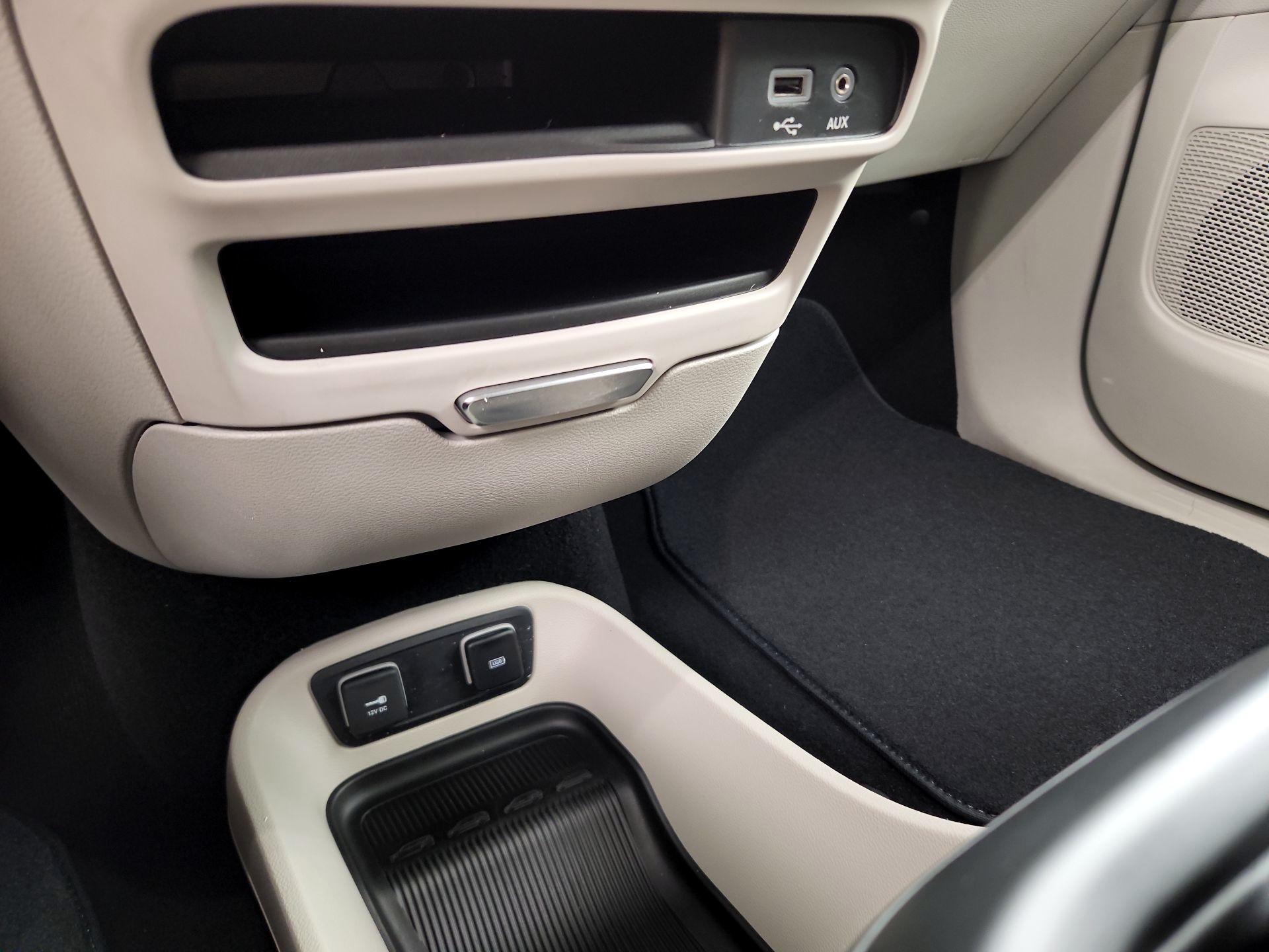 Thumbnail: 2019 Chrysler Pacifica - 18