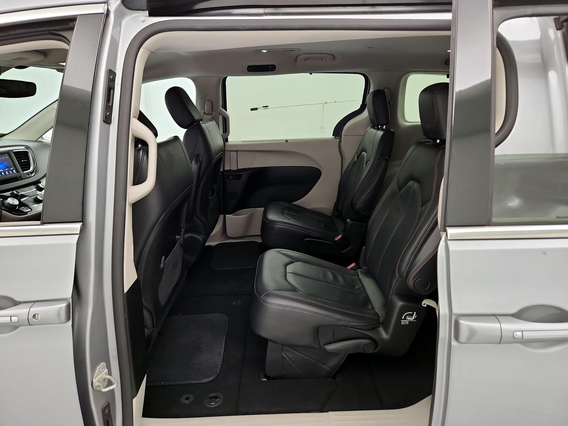 Thumbnail: 2019 Chrysler Pacifica - 19