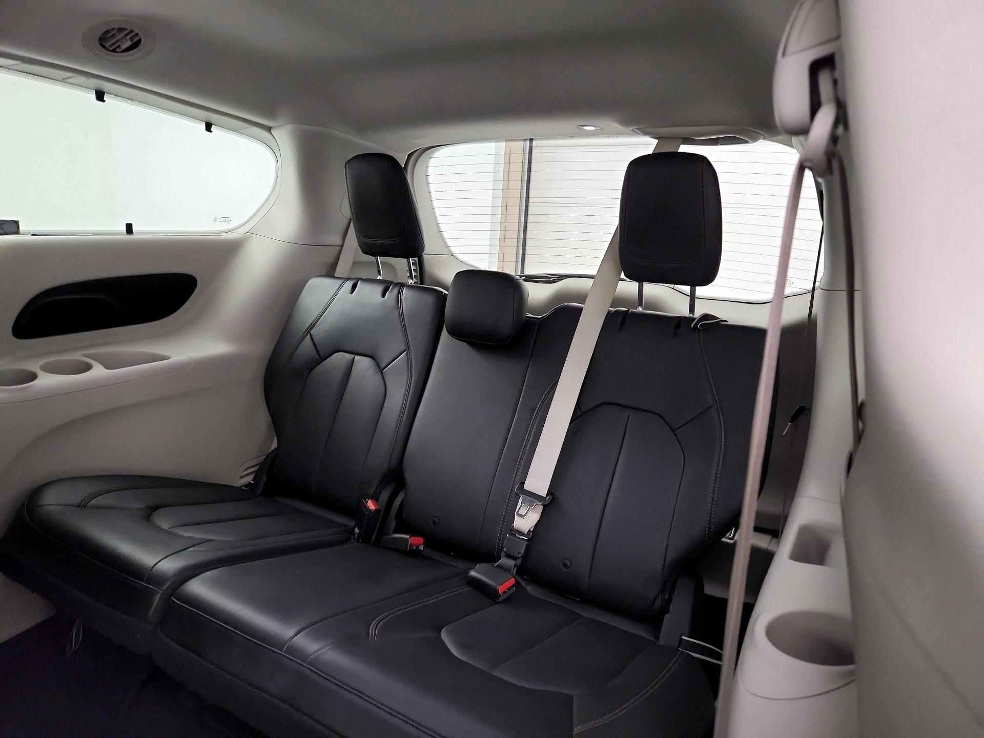 Thumbnail: 2019 Chrysler Pacifica - 20