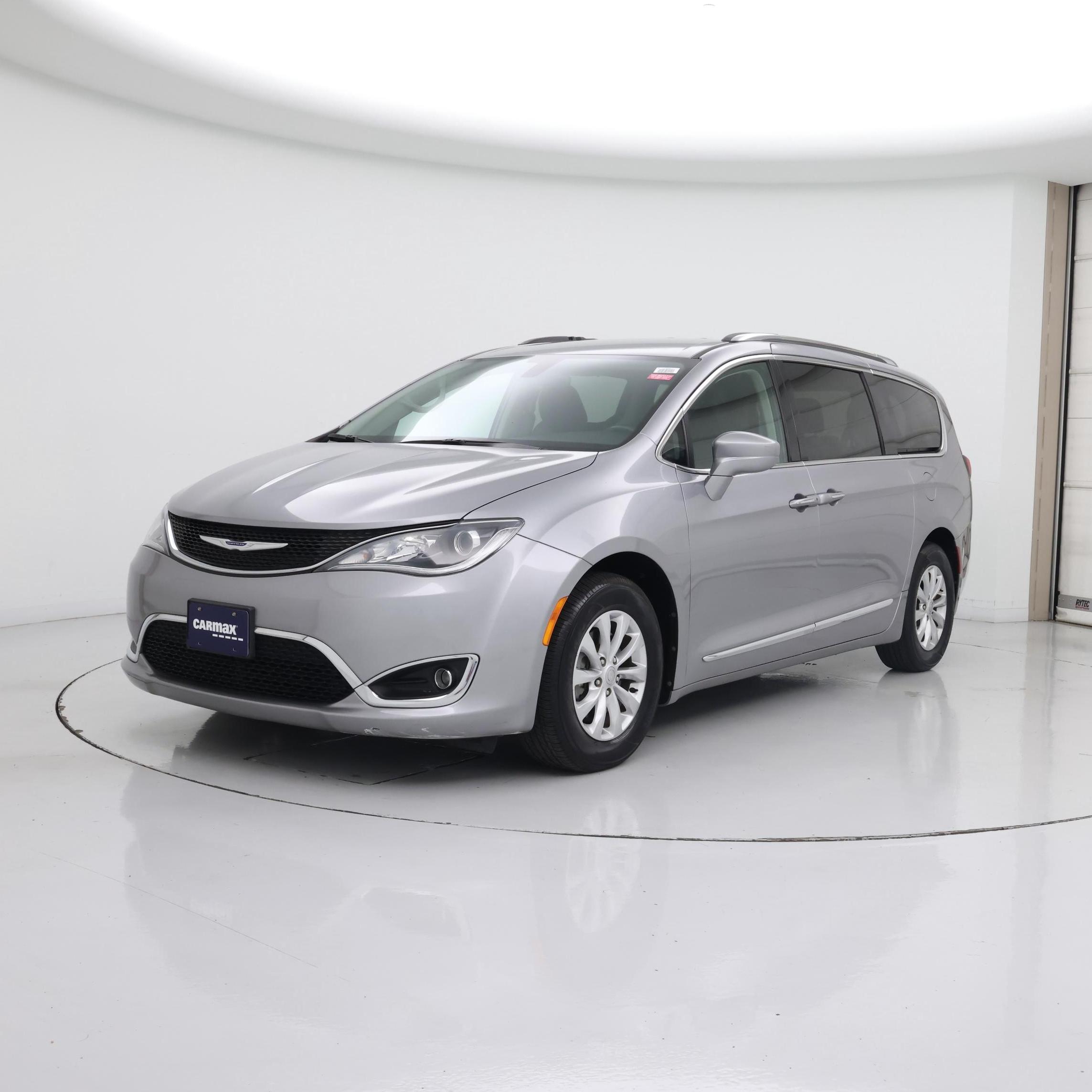 Thumbnail: 2019 Chrysler Pacifica - 4