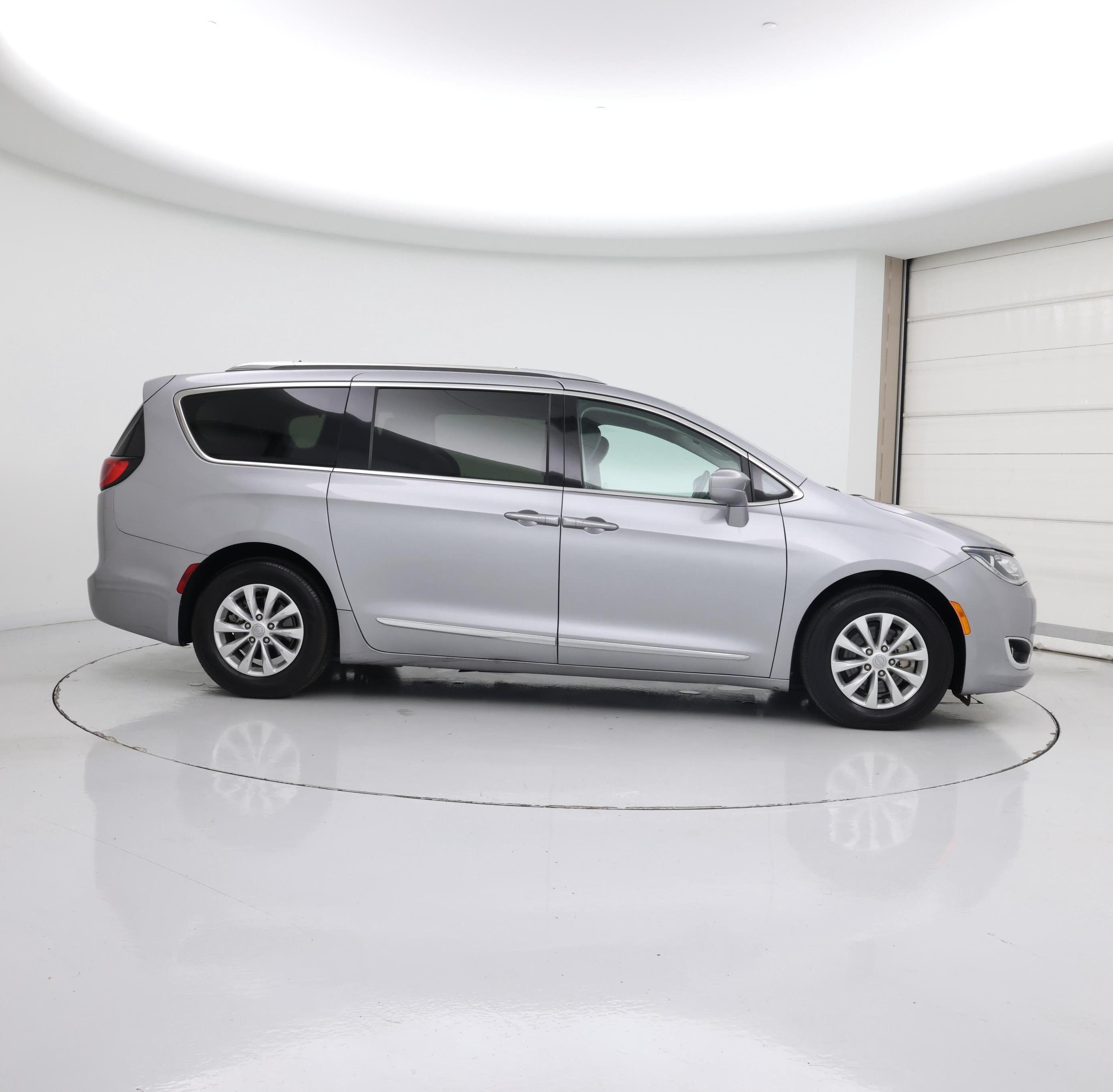 Thumbnail: 2019 Chrysler Pacifica - 7