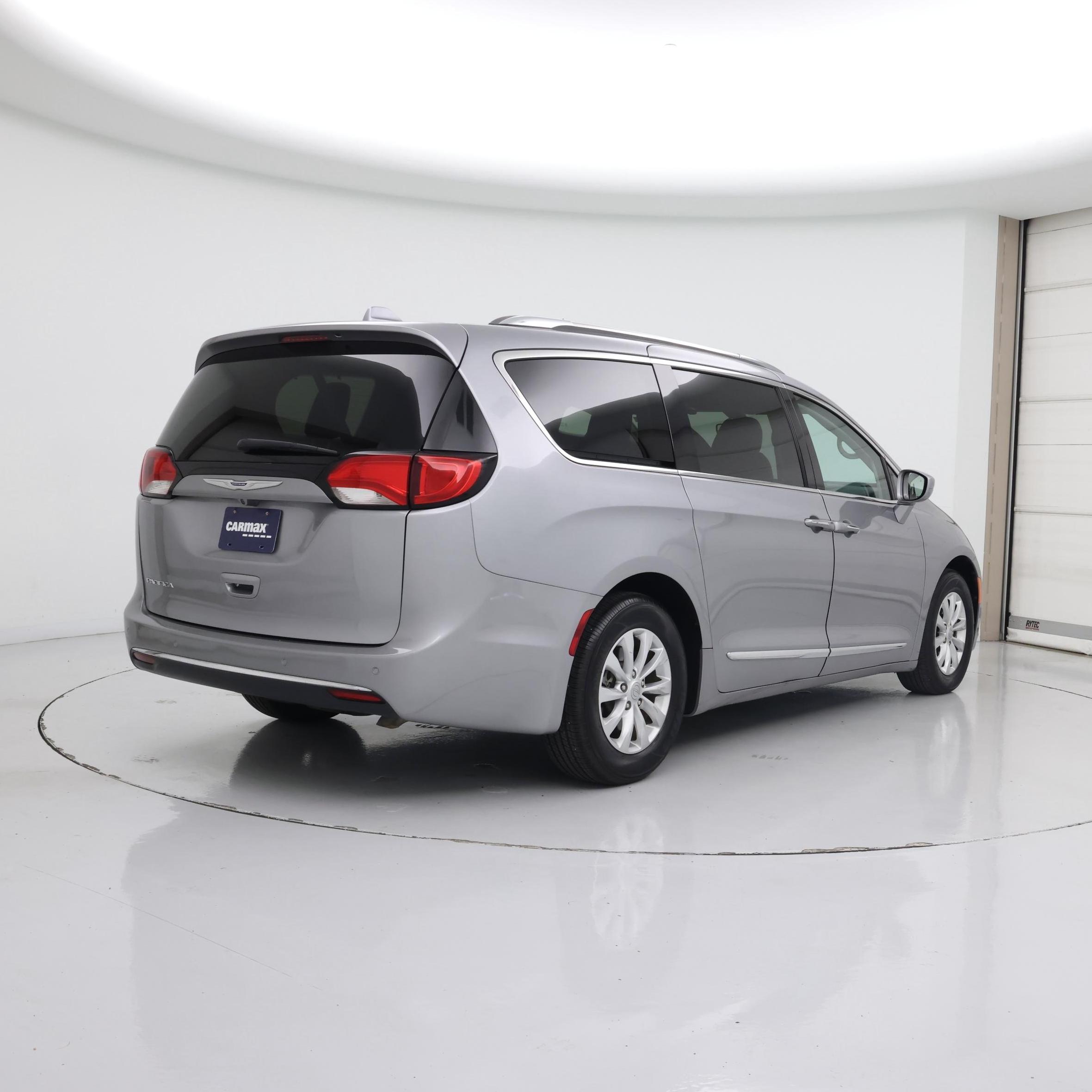 Thumbnail: 2019 Chrysler Pacifica - 8