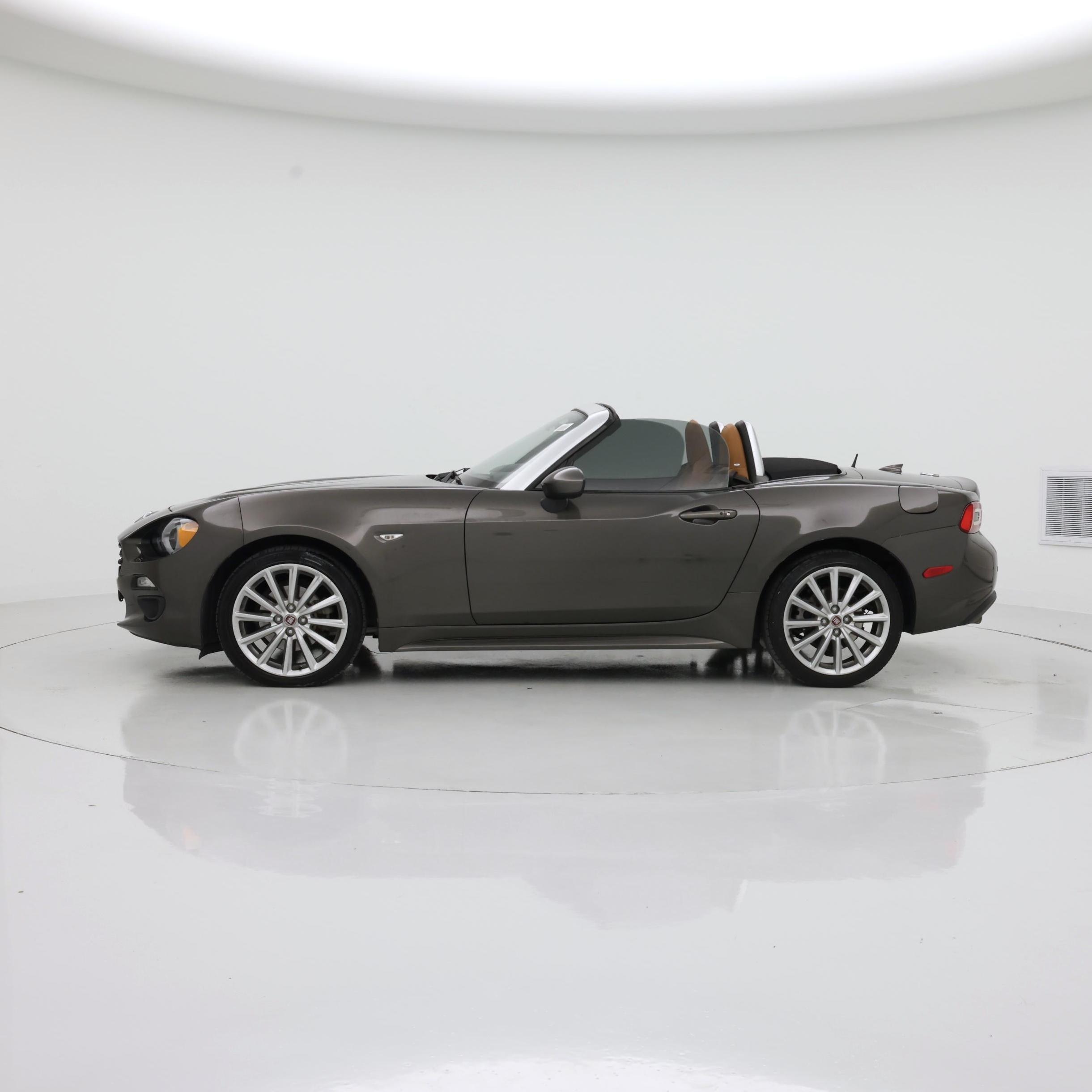 Thumbnail: 2018 Fiat 124 Spider - 3