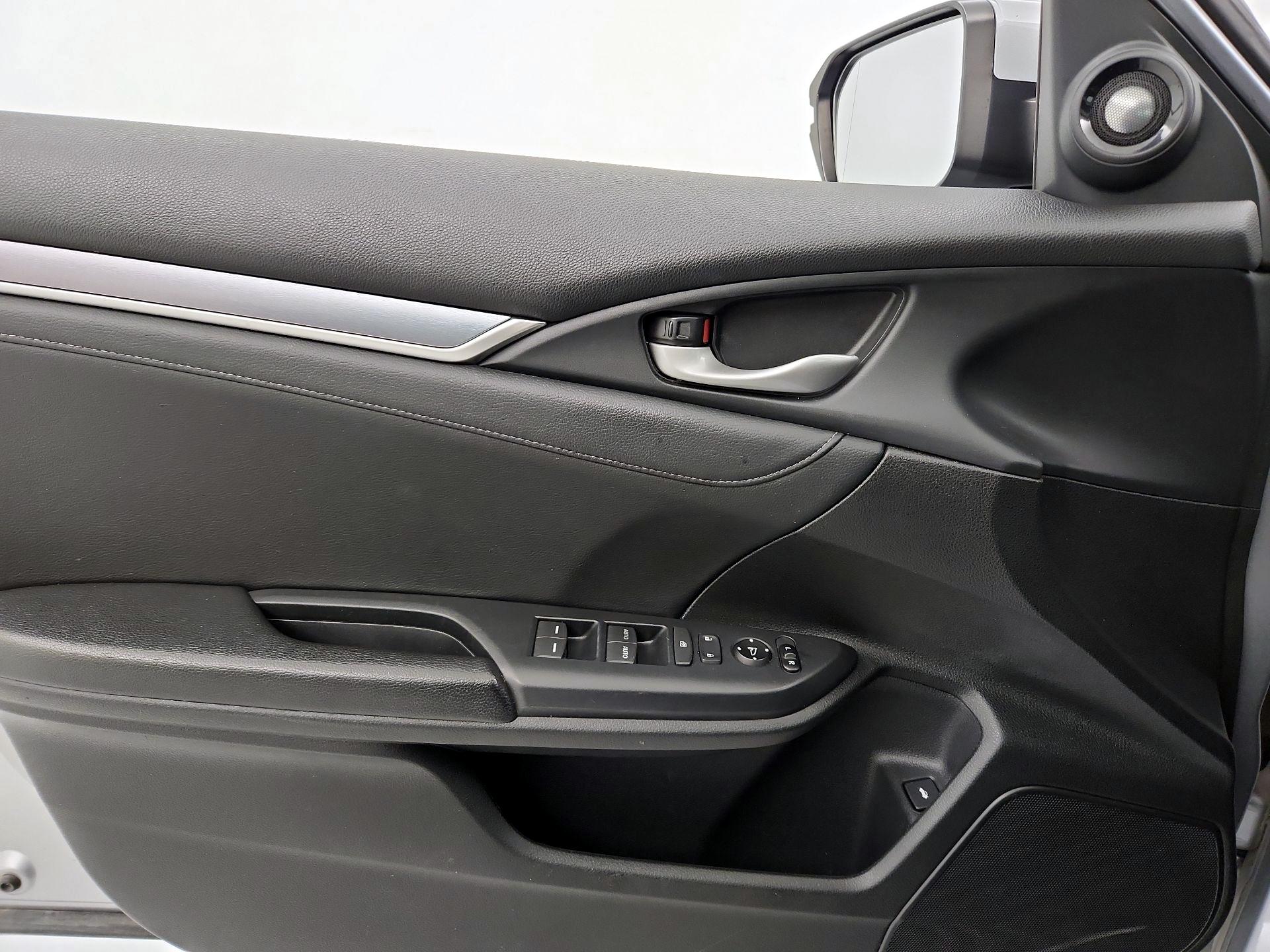Thumbnail: 2016 Honda Civic - 12