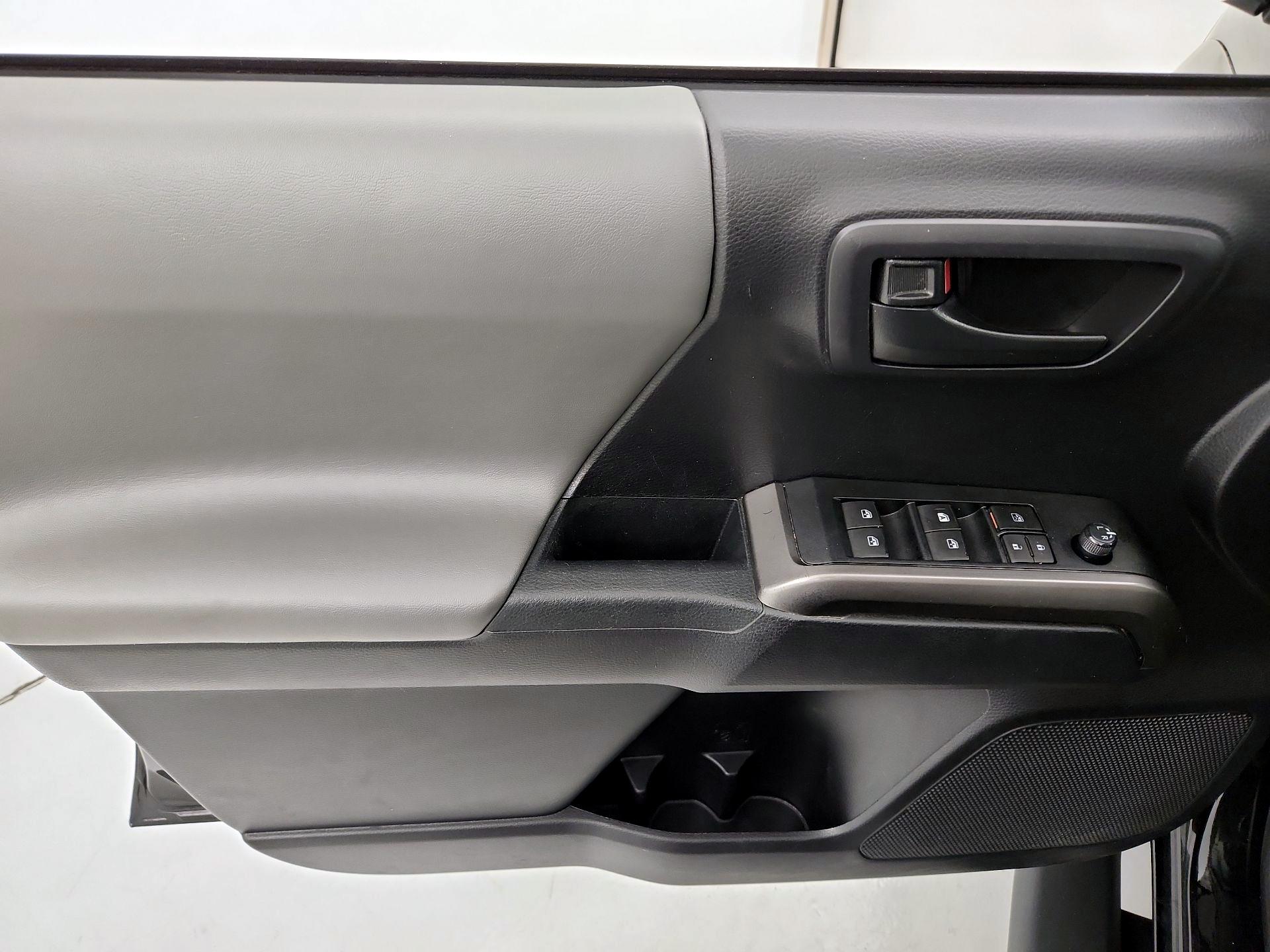 Thumbnail: 2020 Toyota Tacoma - 12