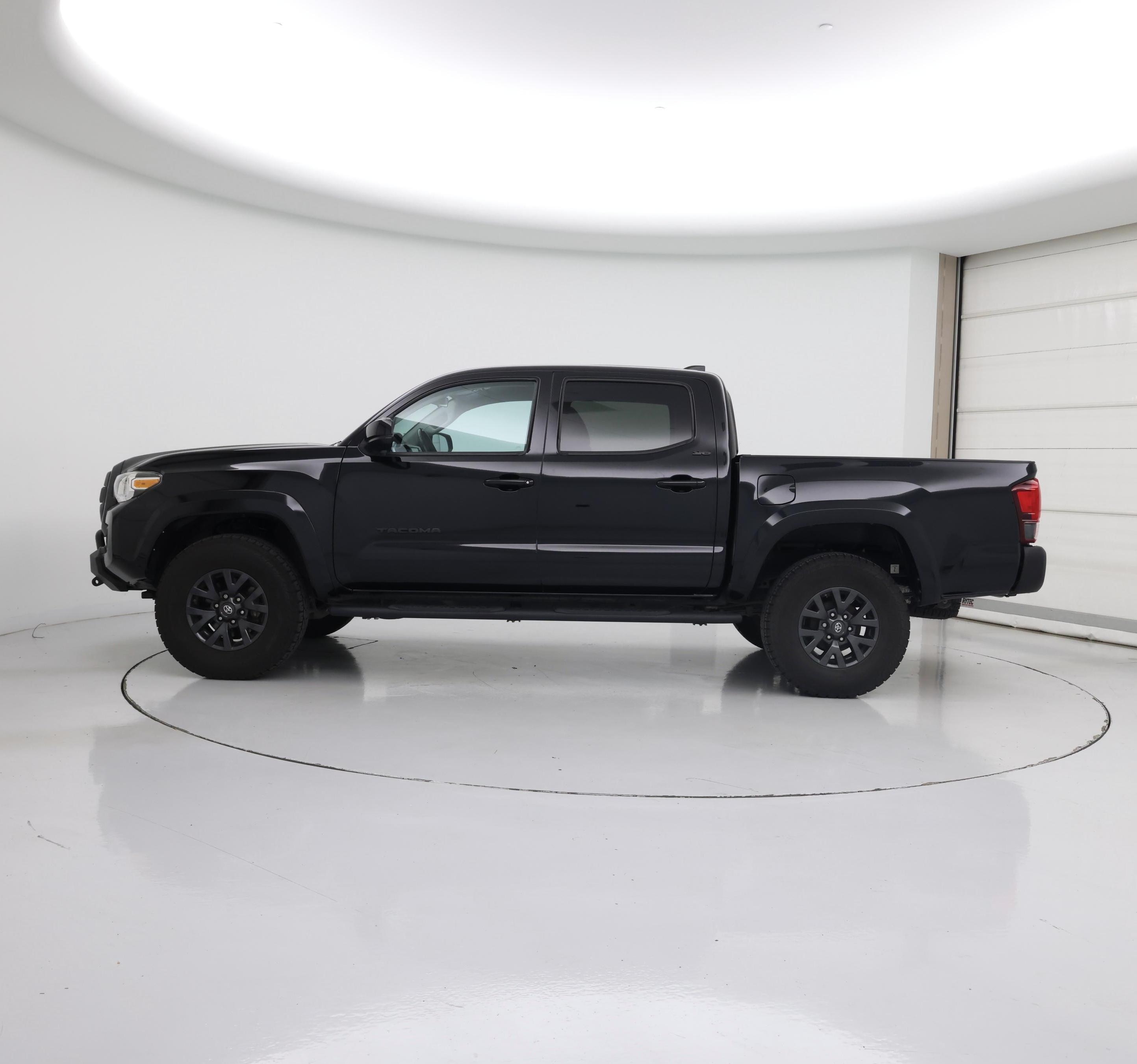 Thumbnail: 2020 Toyota Tacoma - 3