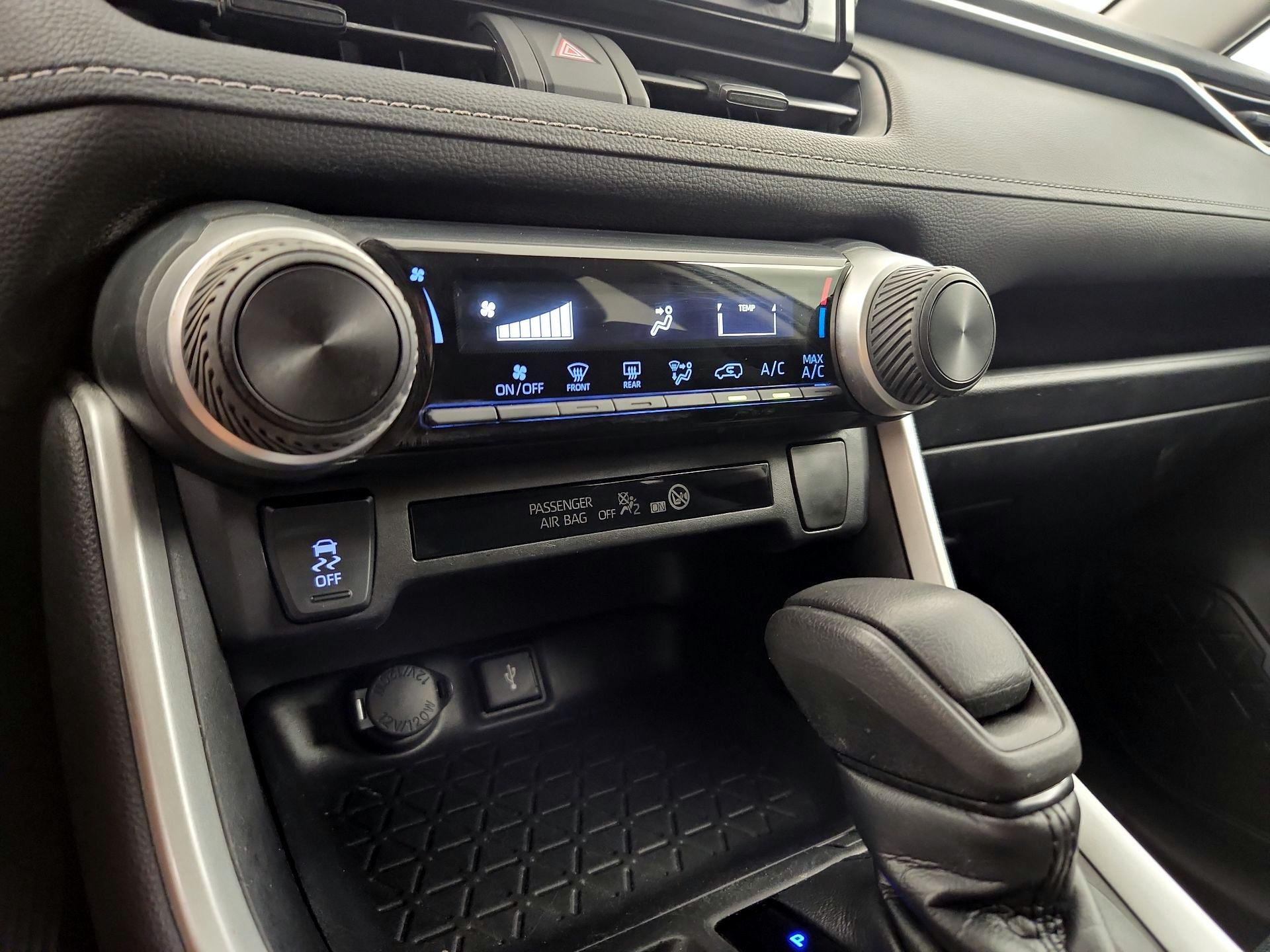 Thumbnail: 2021 Toyota RAV4 - 16