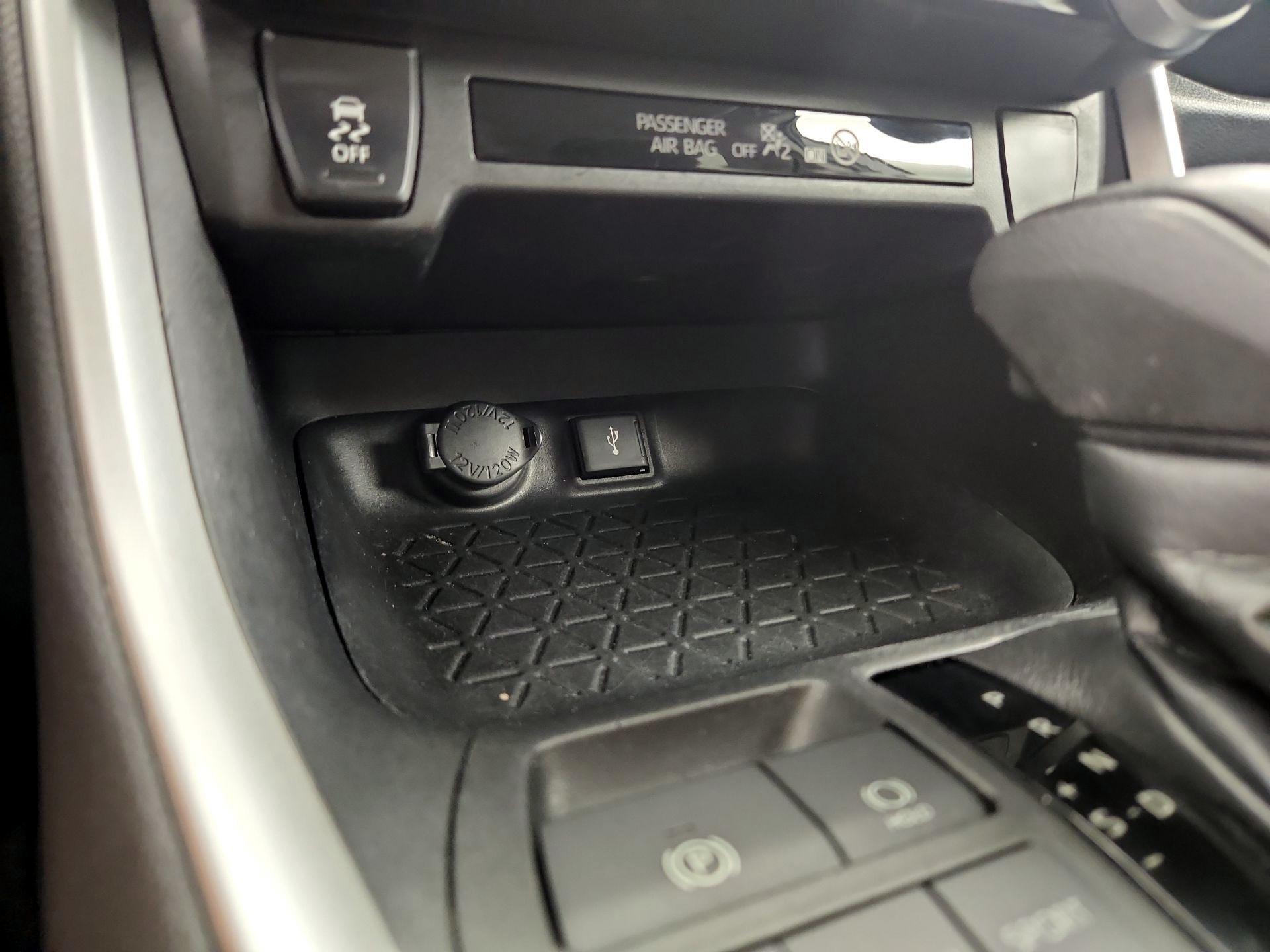 Thumbnail: 2021 Toyota RAV4 - 18