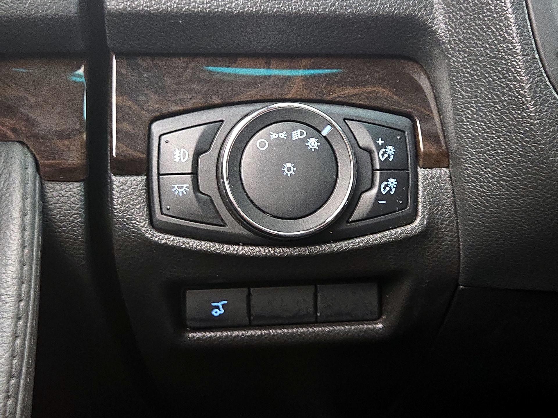Thumbnail: 2015 Ford Explorer - 13