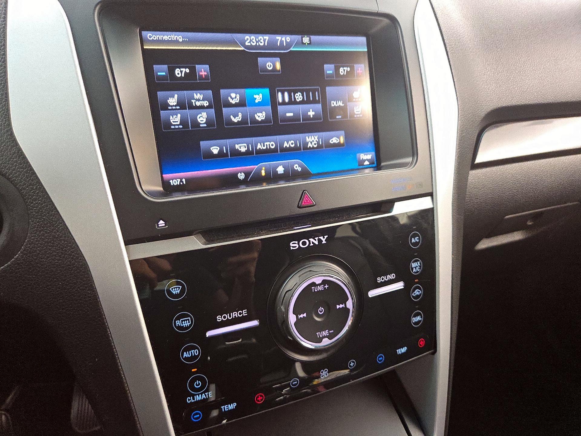 Thumbnail: 2015 Ford Explorer - 17