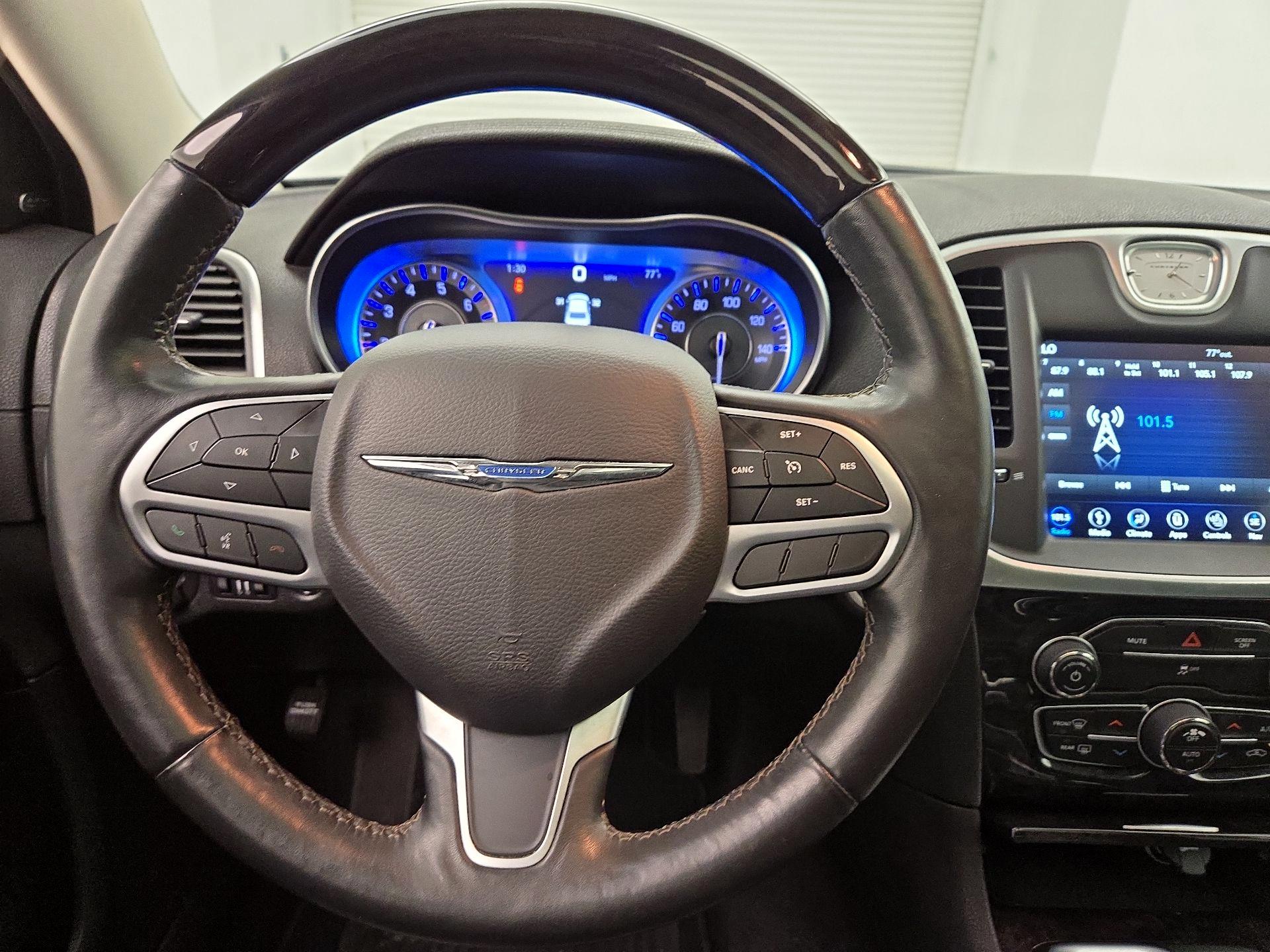 Thumbnail: 2019 Chrysler 300 - 10