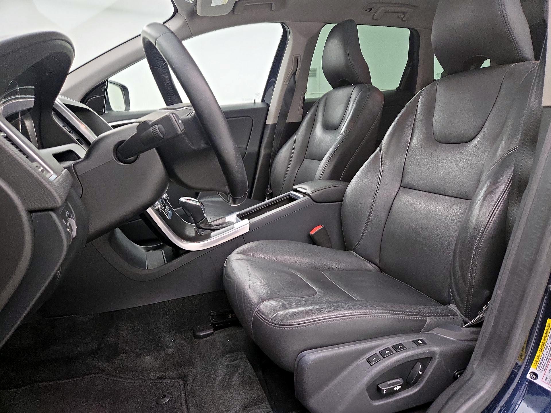 Thumbnail: 2015 Volvo XC60 - 11