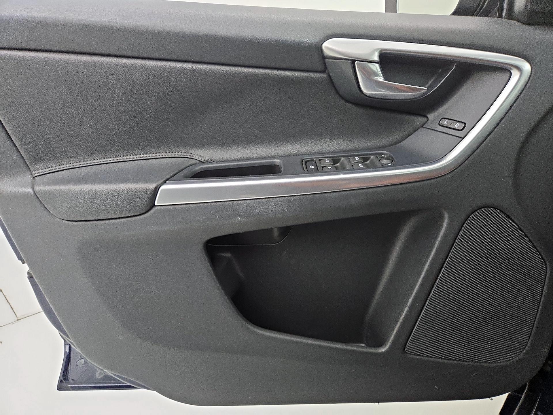 Thumbnail: 2015 Volvo XC60 - 12