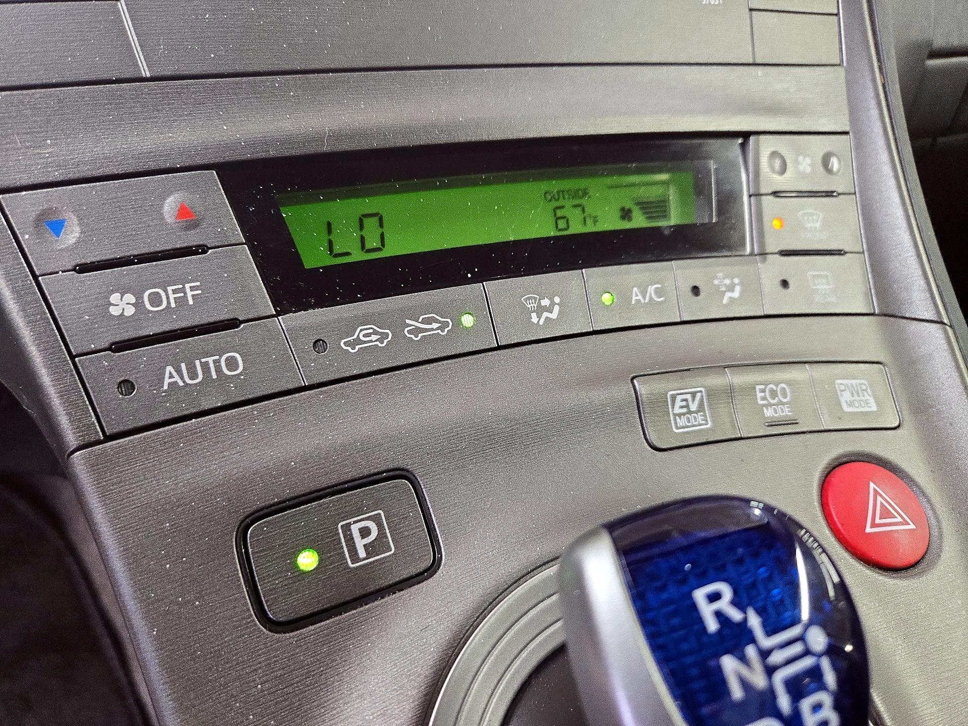 Thumbnail: 2015 Toyota Prius - 16