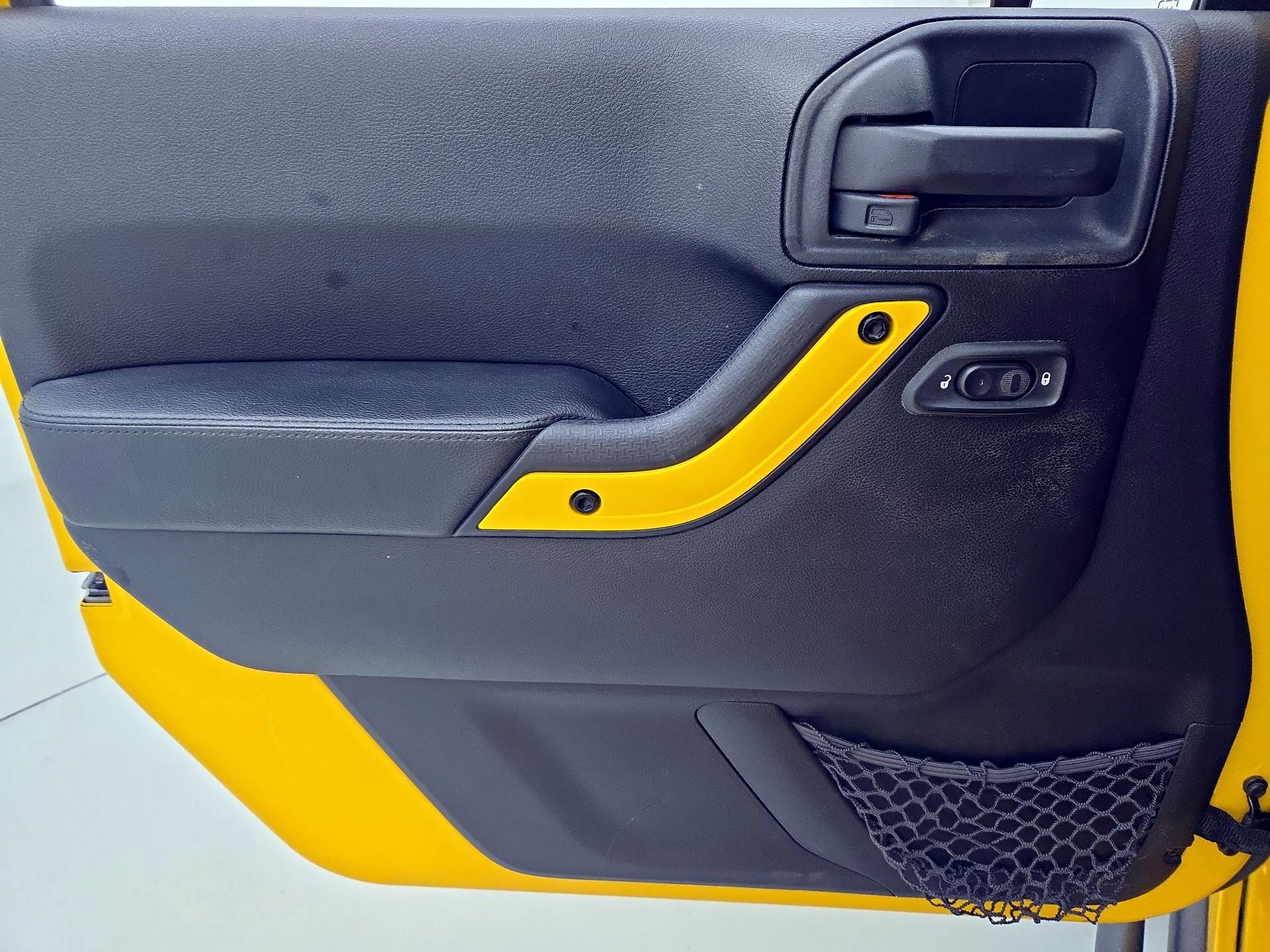 Thumbnail: 2015 Jeep Wrangler - 12