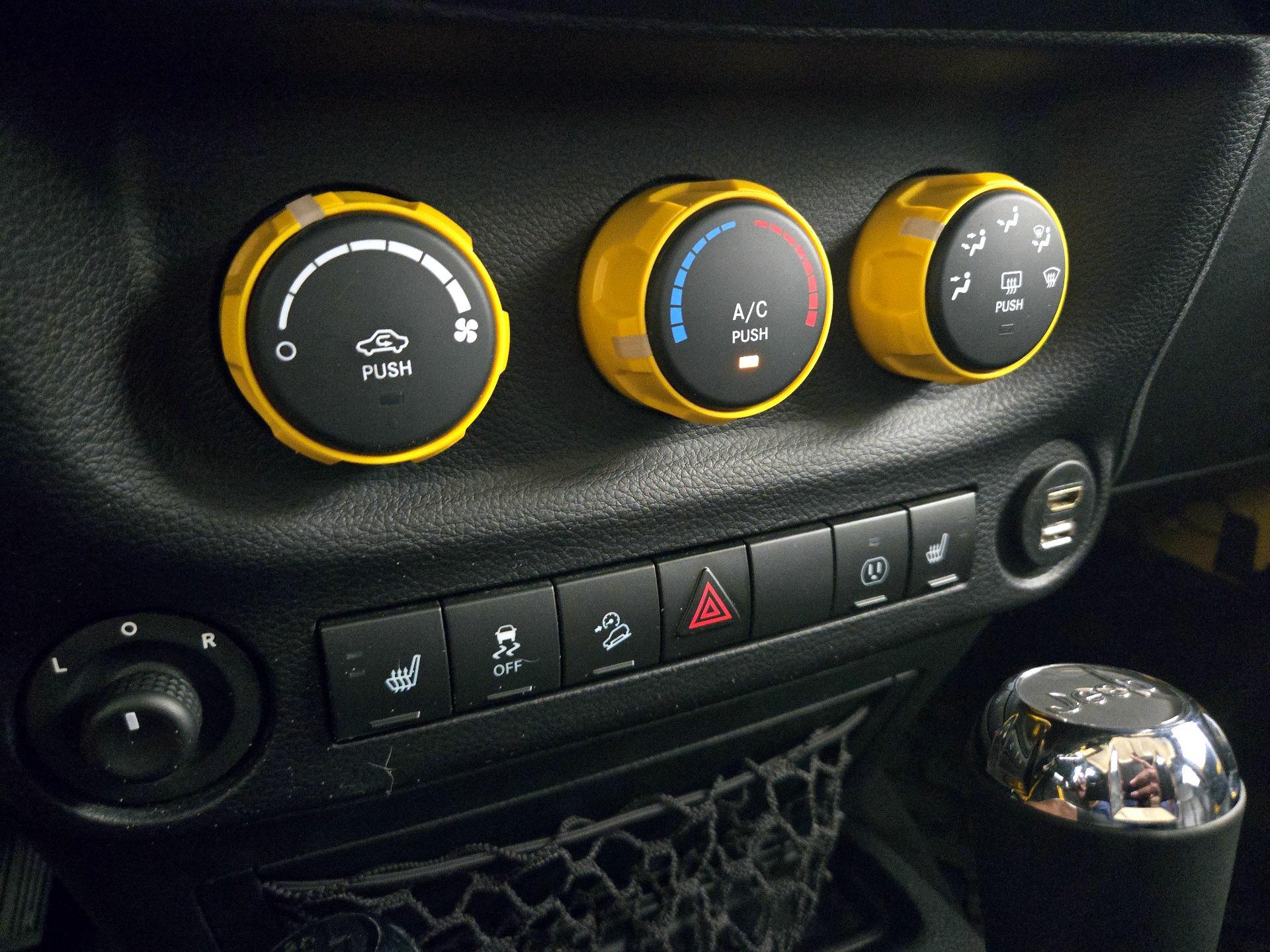 Thumbnail: 2015 Jeep Wrangler - 15