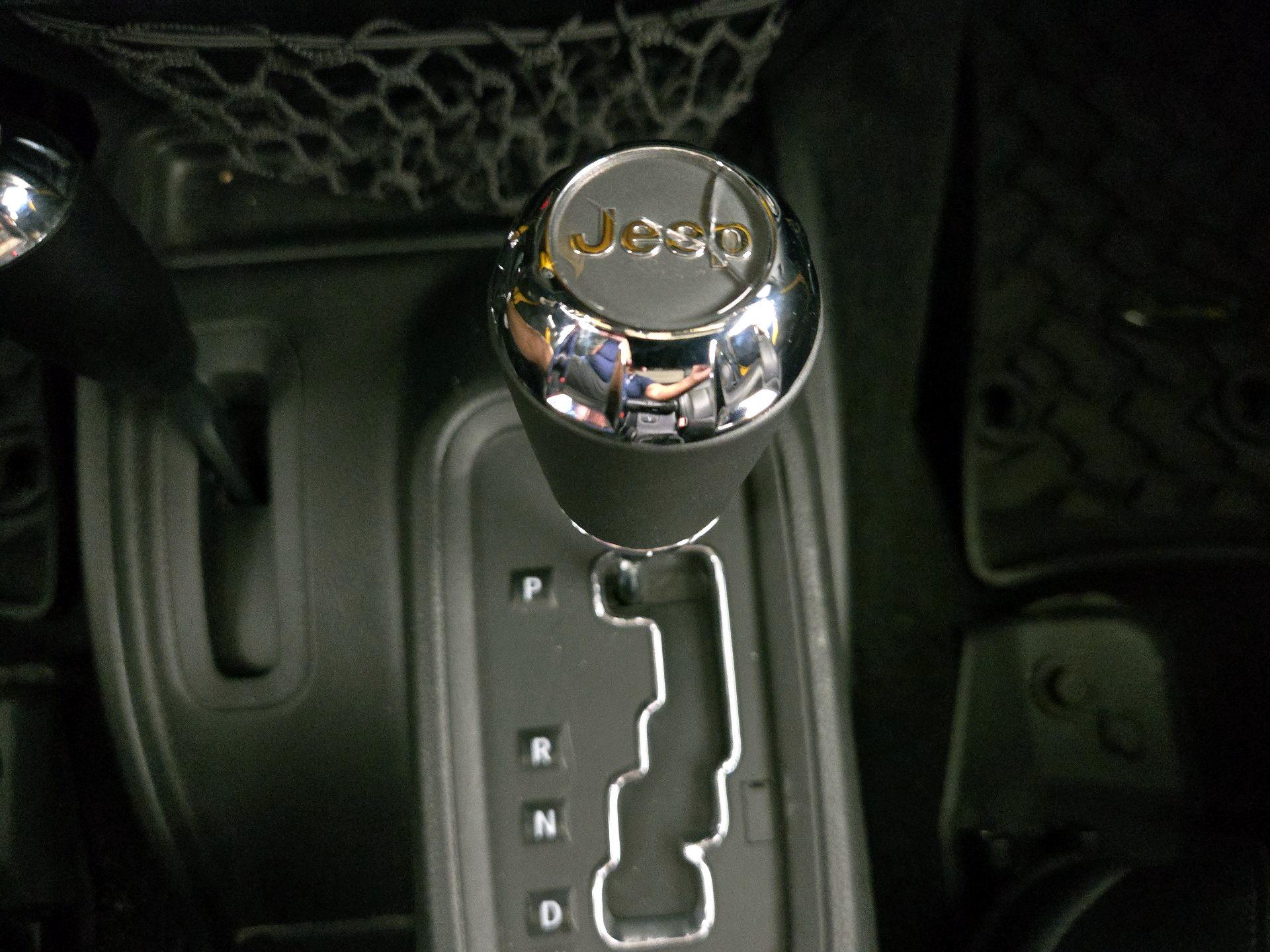 Thumbnail: 2015 Jeep Wrangler - 16