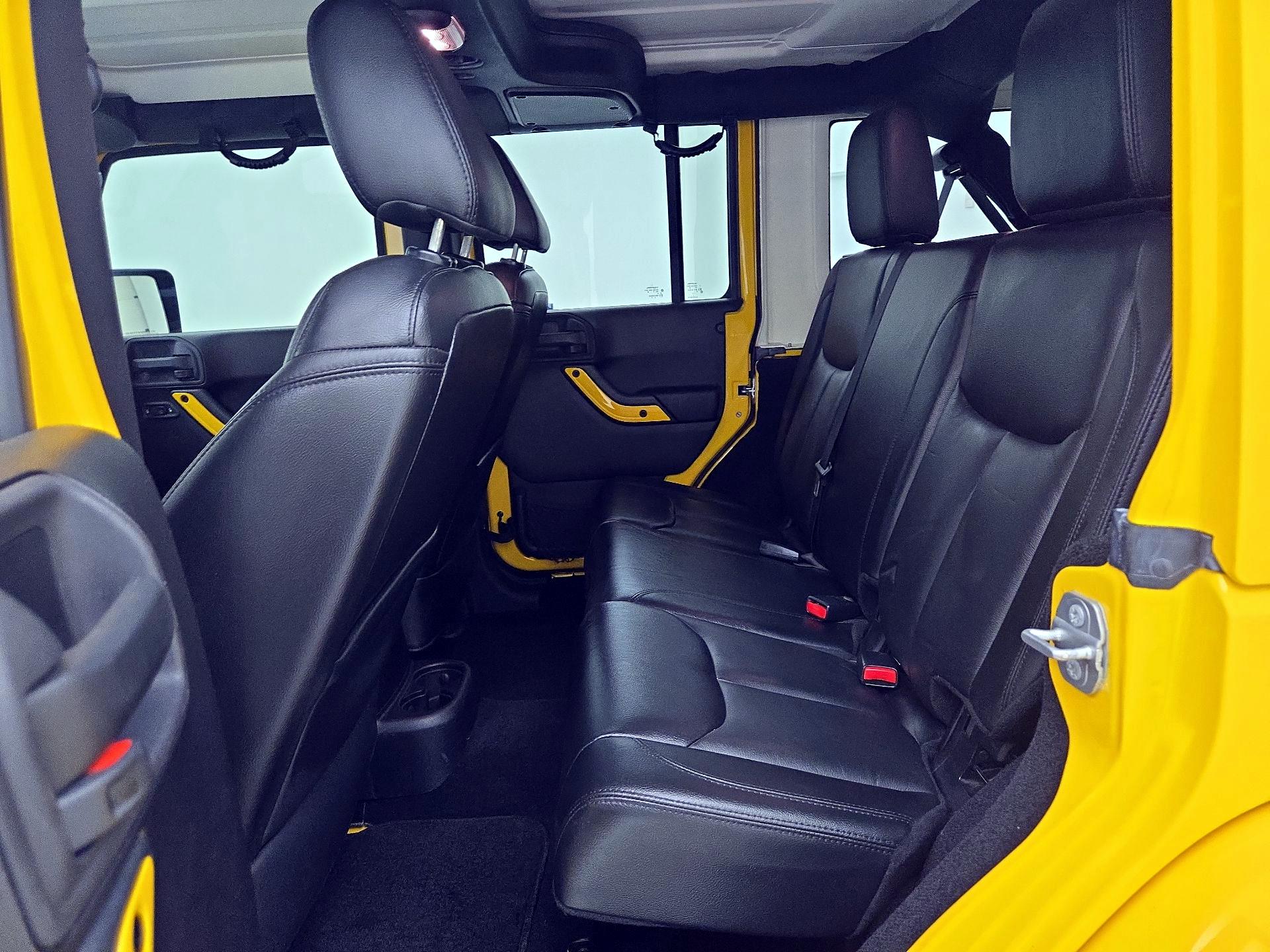 Thumbnail: 2015 Jeep Wrangler - 18