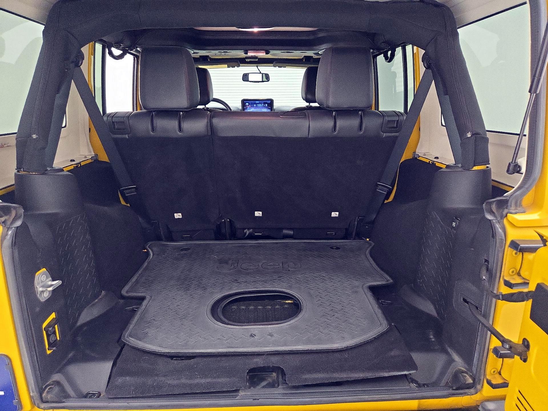 Thumbnail: 2015 Jeep Wrangler - 19