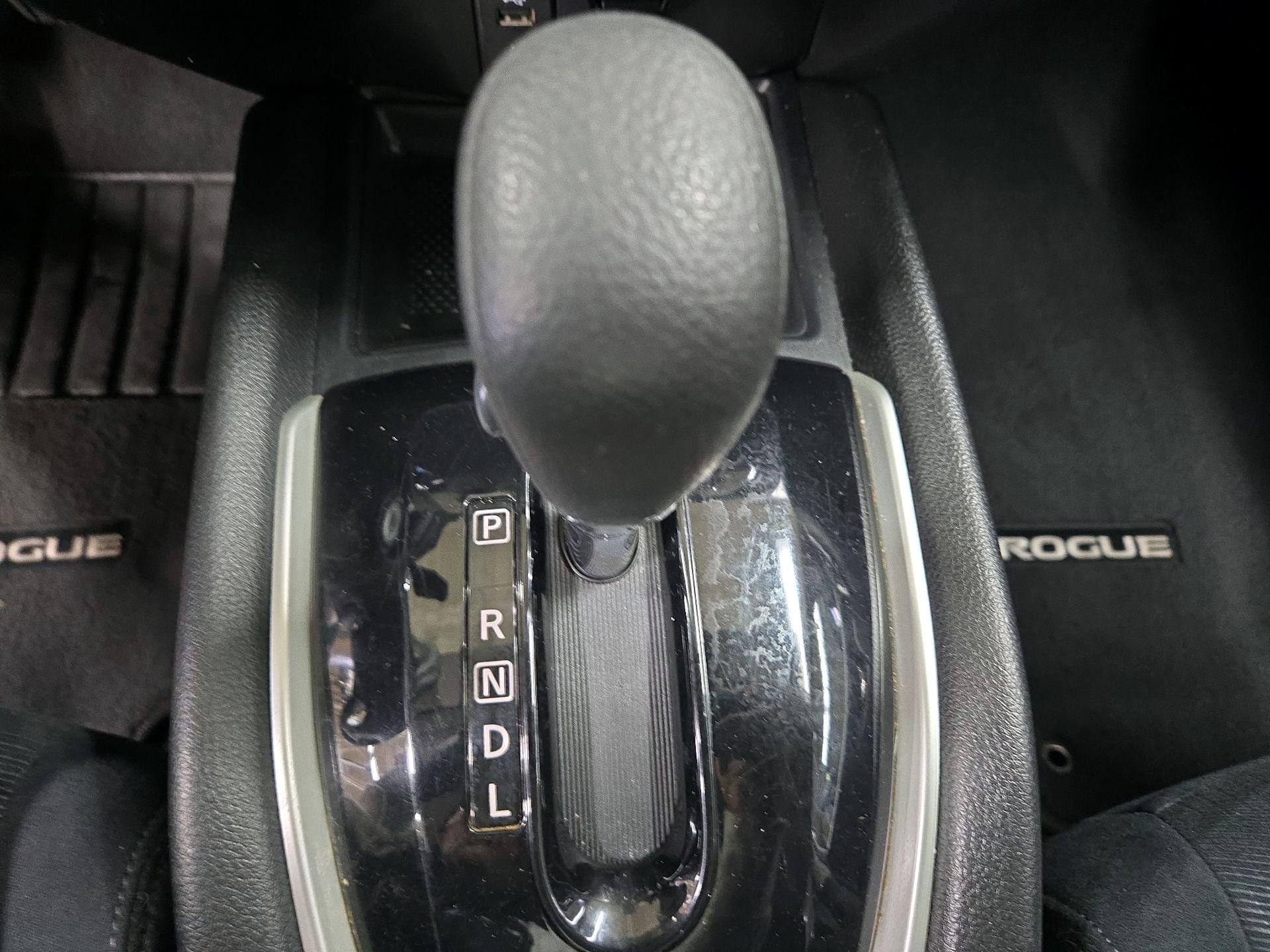 Thumbnail: 2016 Nissan Rogue - 17