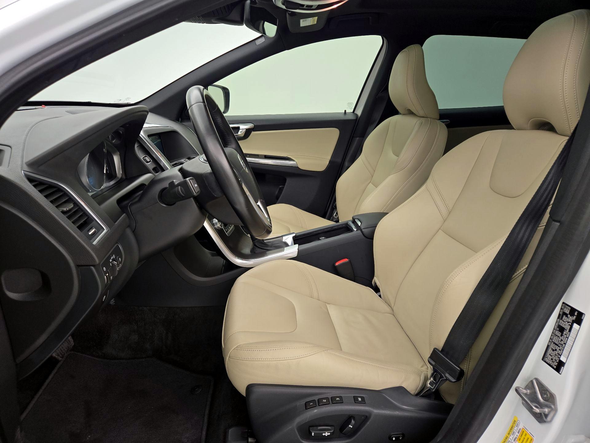 Thumbnail: 2016 Volvo XC60 - 11