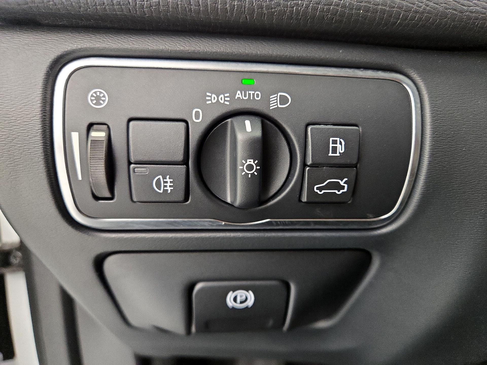Thumbnail: 2016 Volvo XC60 - 13