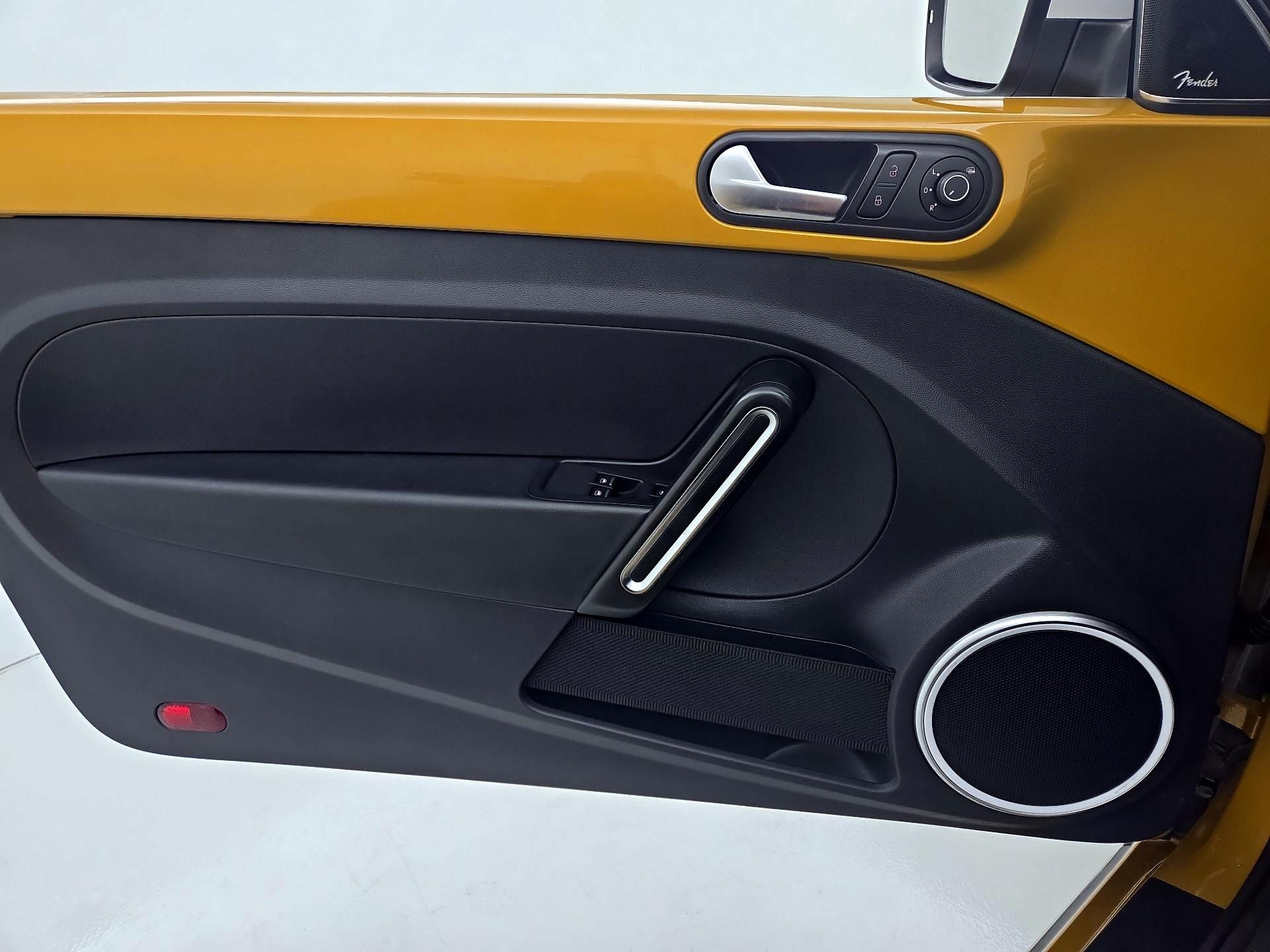 Thumbnail: 2017 Volkswagen Beetle - 12
