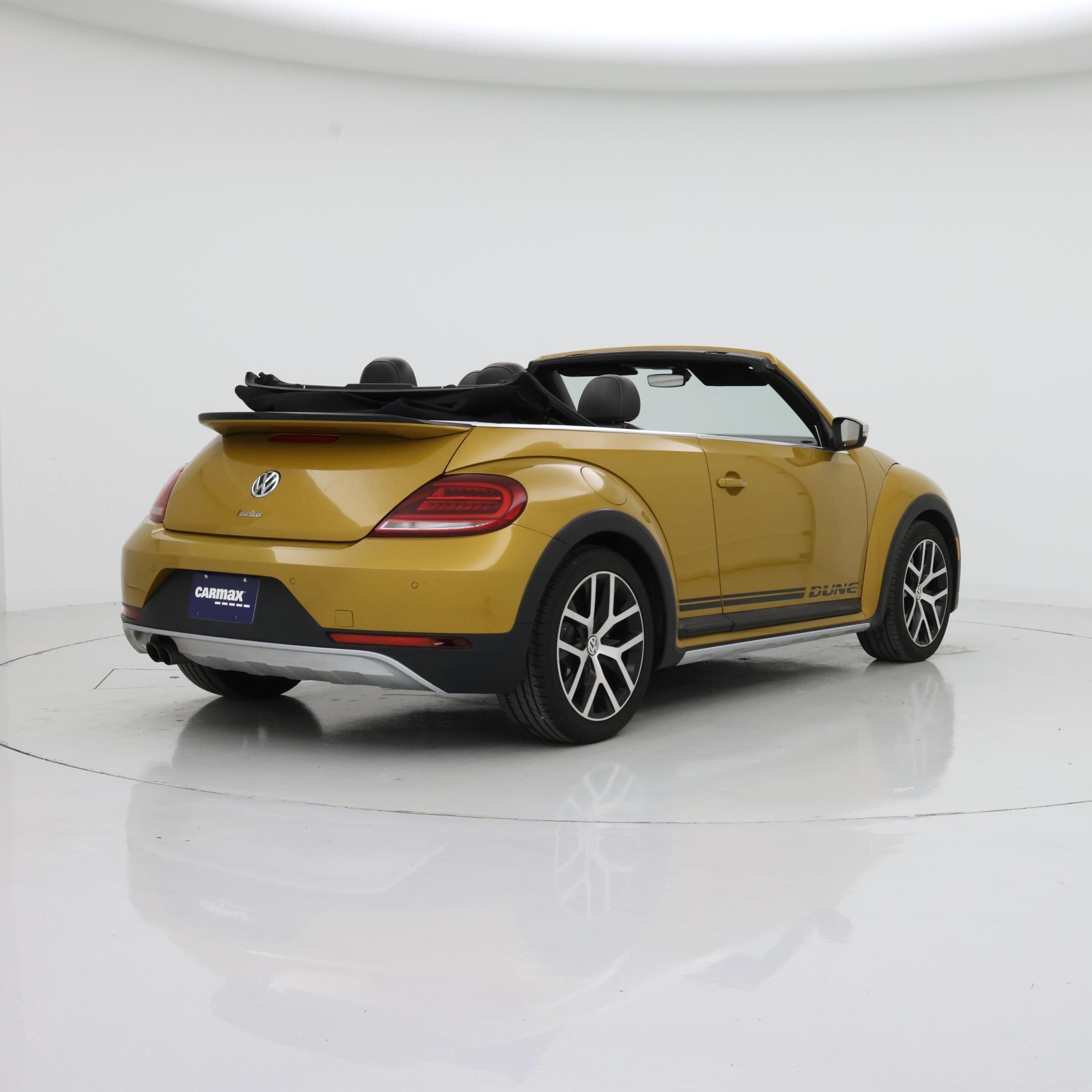 Thumbnail: 2017 Volkswagen Beetle - 8