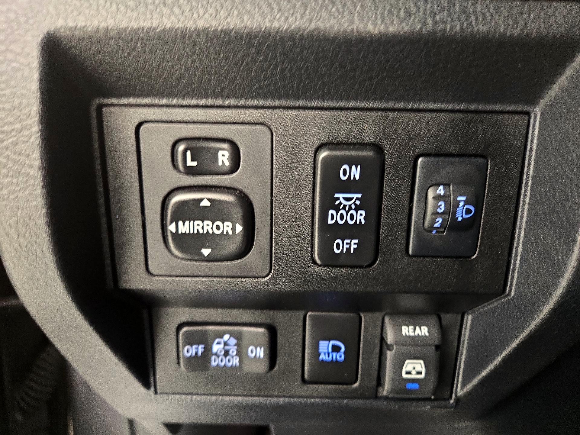 Thumbnail: 2018 Toyota Tundra - 13