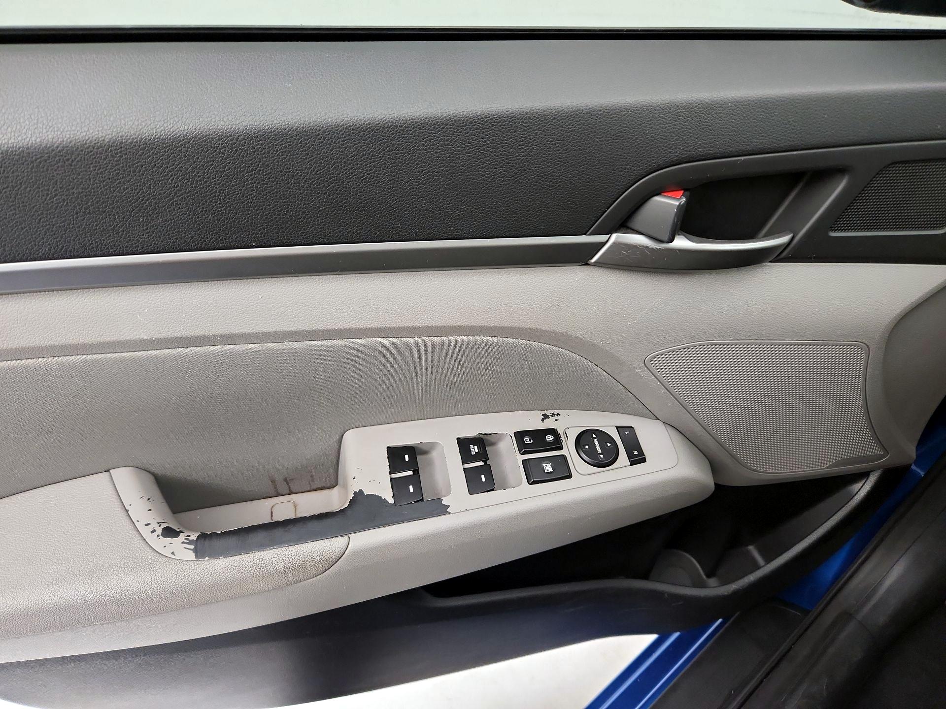 Thumbnail: 2017 Hyundai Elantra - 12